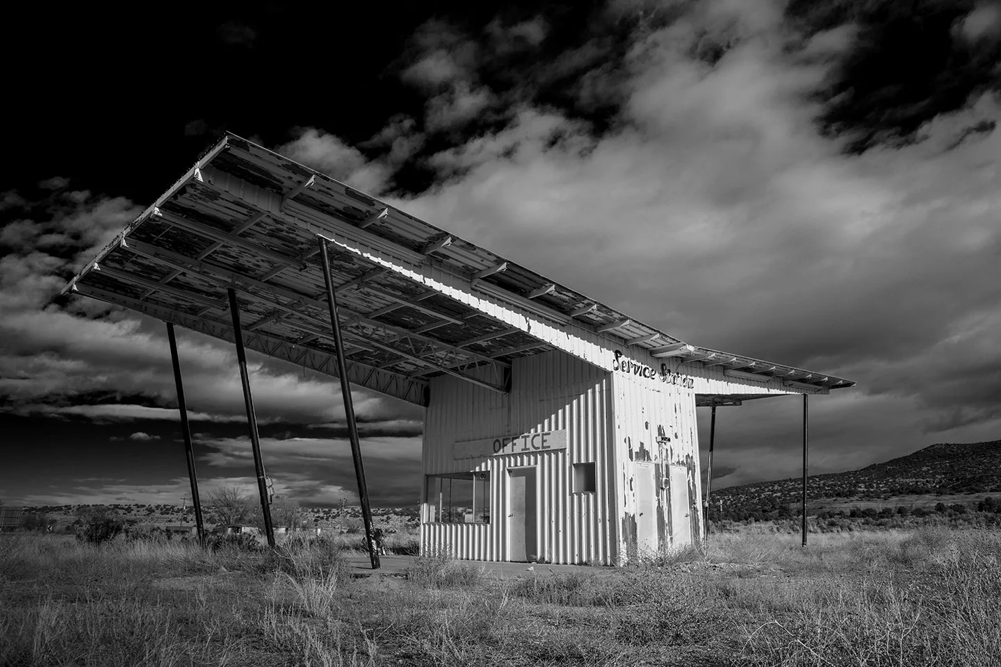 Office_bw_72dpi.jpg