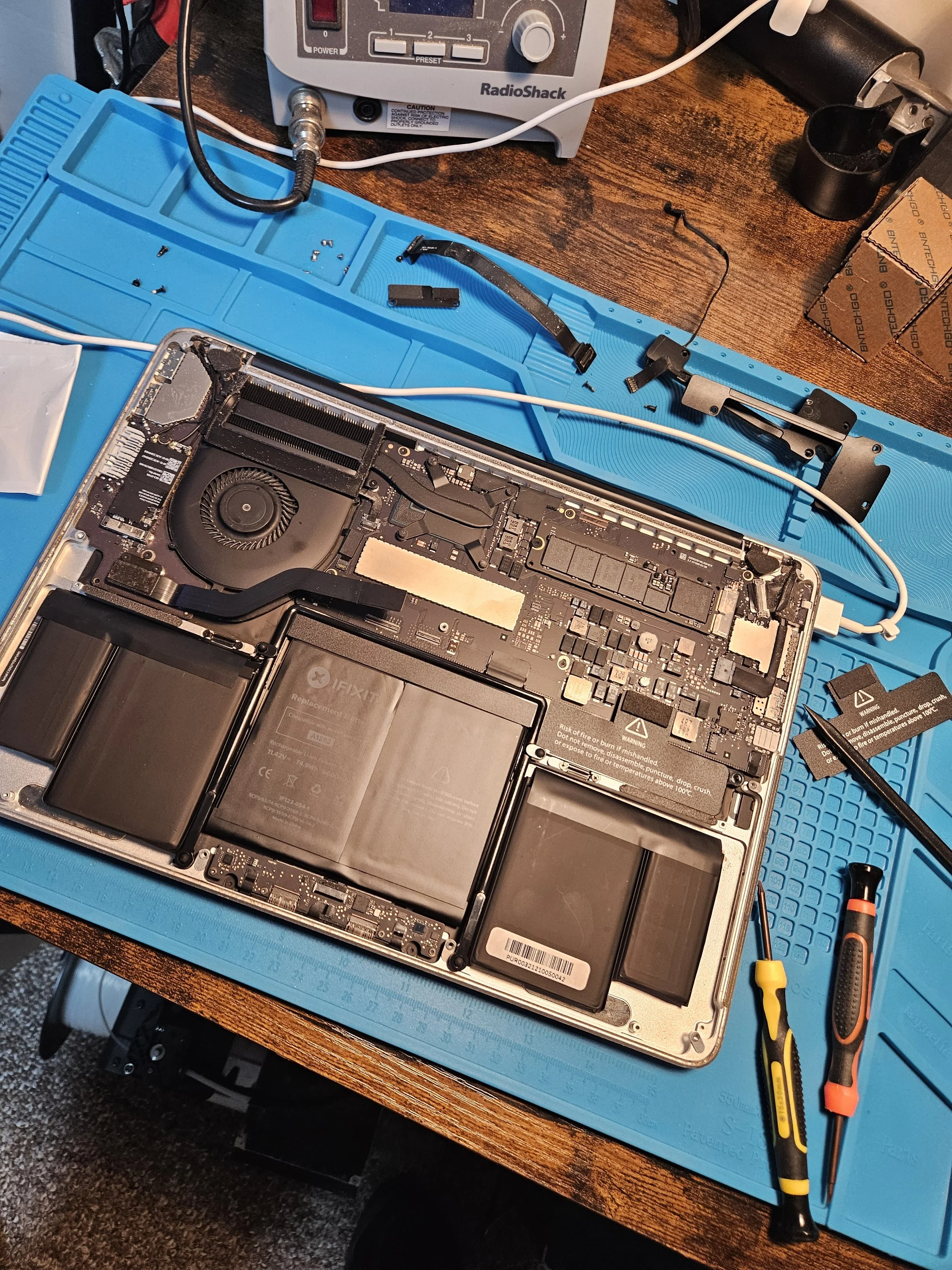 New Battery installed! Starting the battery calibration as I work on the Speakers.