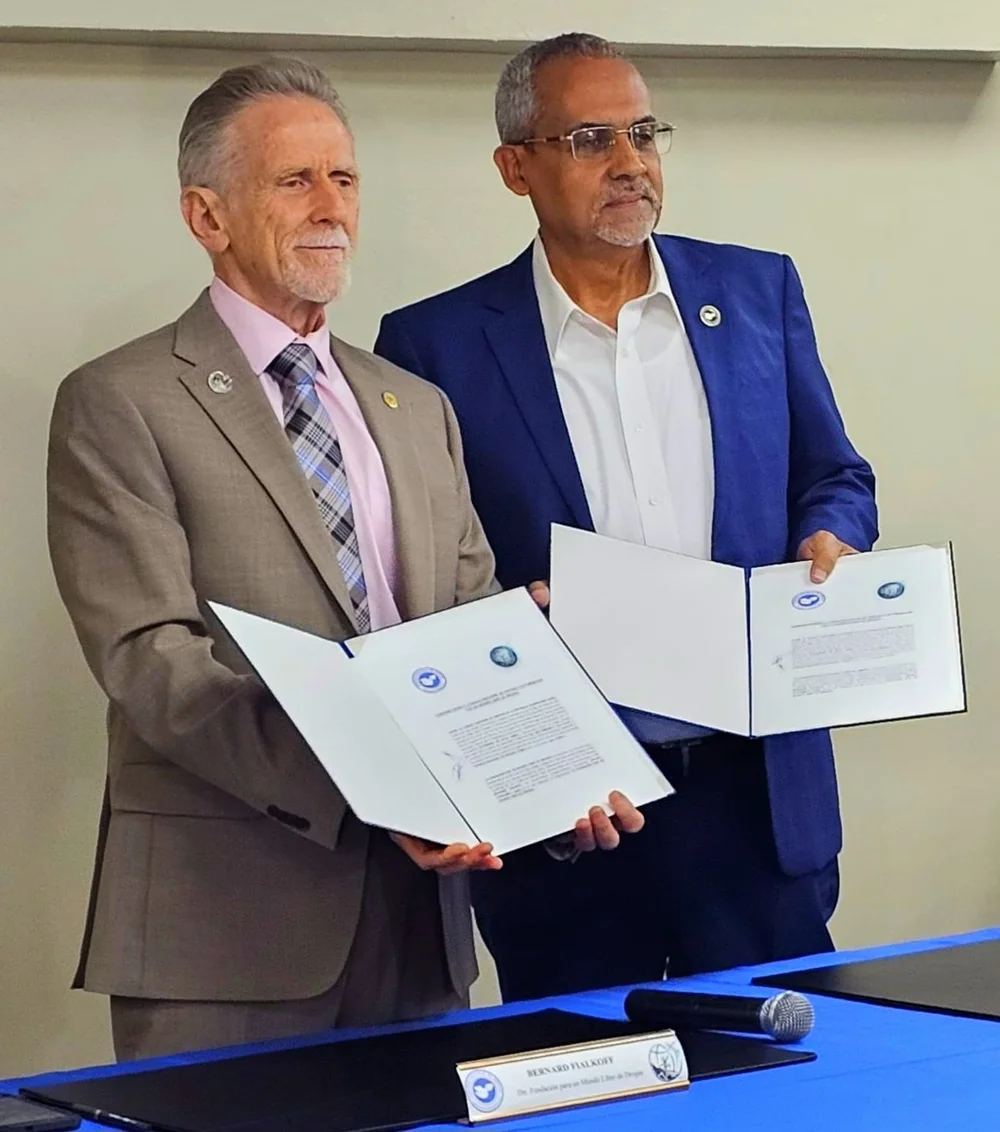 President Fialkoff and President Abreu sign an historic drug education agreement