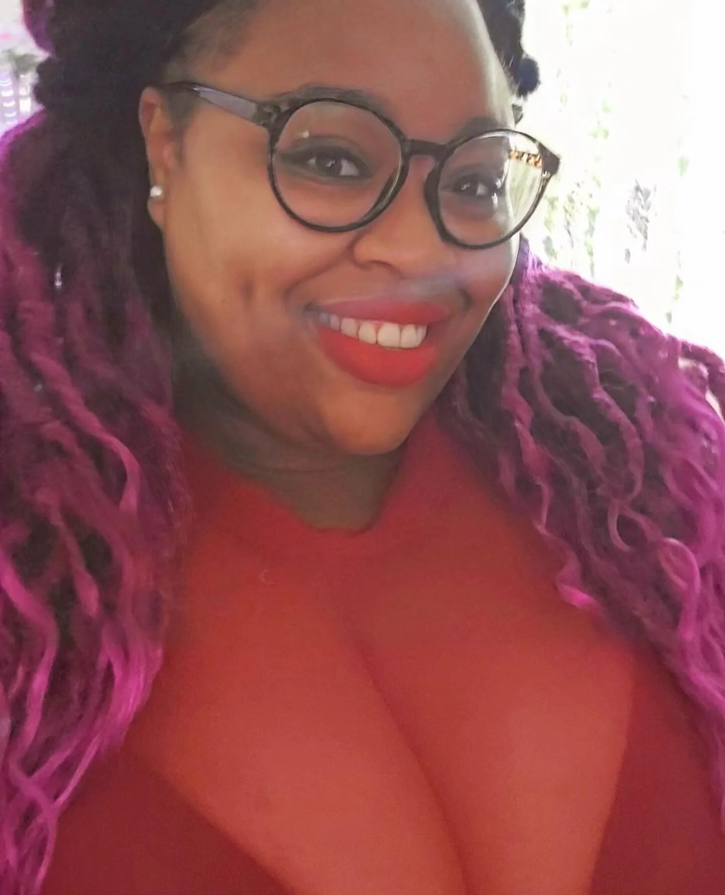 things that make us feel pretty 💁🏽‍♀️
#plussizeblogger #pretty