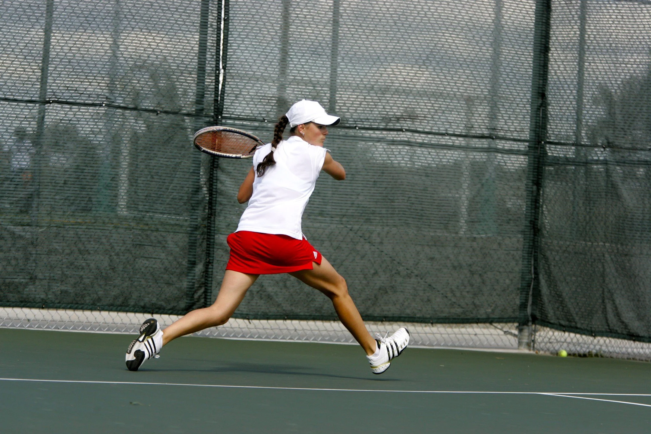🎾 From Division 1 Tennis to Mental Performance Coaching

Tennis has always been a constant in my life. After competing in Division 1, I stepped away for a while, feeling burned out from some tough experiences. But when I needed a way to support myse