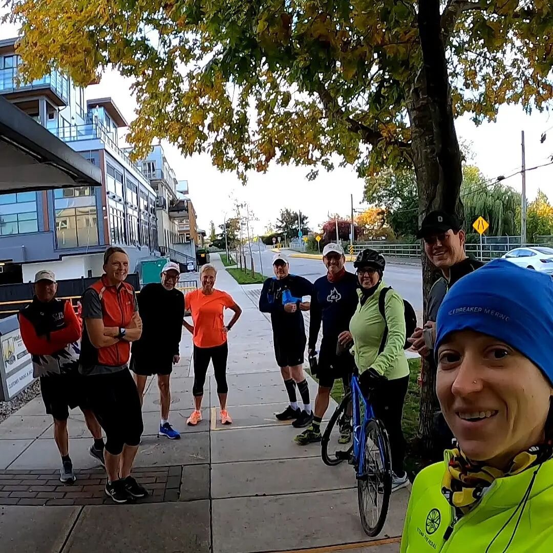 We had a special guest visit for our run yesterday. 
It was nice to have @58dannyboy pop over to say hi for a bit of a bigger group run.
.
.
#SundayRunDay #TriTraining #SunnyFallDay #SunnyButCold #StevestonAthleticAssociation