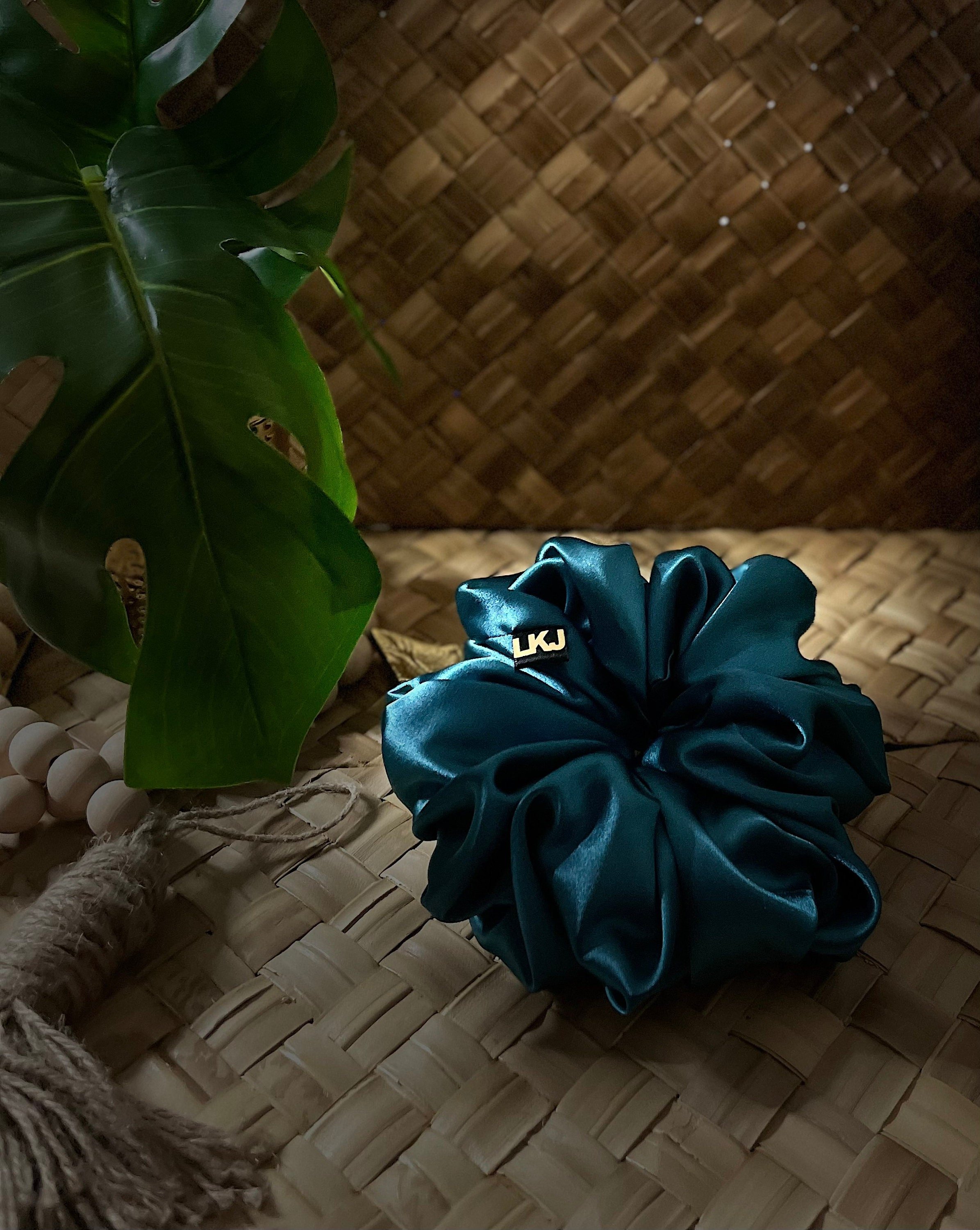 https://i.etsystatic.com/8892188/r/il/94736f/3756501294/il_fullxfull.3756501294_s0qz.jpg