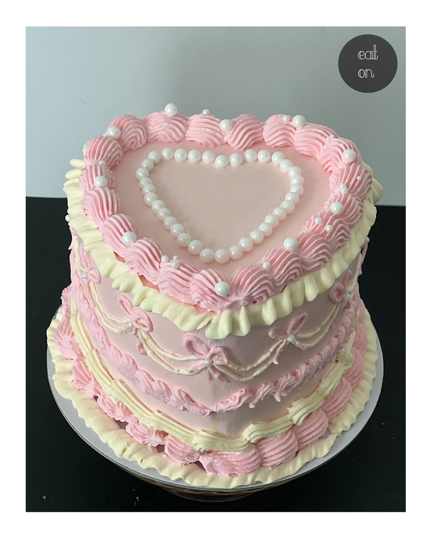 Happy Valentines Day 💗

#customcakes #customorder #heartcake  #valentinesday #birthdaycake #customcake #birthdaycakes #cakes #cakeart #peachtreecityfood #peachtreecitylife #peachtreecitybubble #supportsmallbusiness #smallbusiness #smallbusinessowner