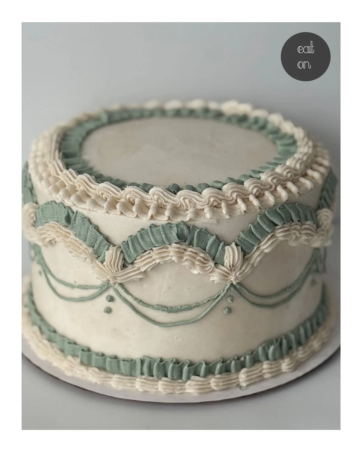 A gluten-free and dairy free cake with strawberry compote layers, piped in vegan cream and finished in a soft sage green vintage style! 💚🍓

#CustomCakes #BirthdayCakes #PeachtreeCityFood #SmallBusiness #BakingLife #CakeArtist #BakerMom #Fayettevill