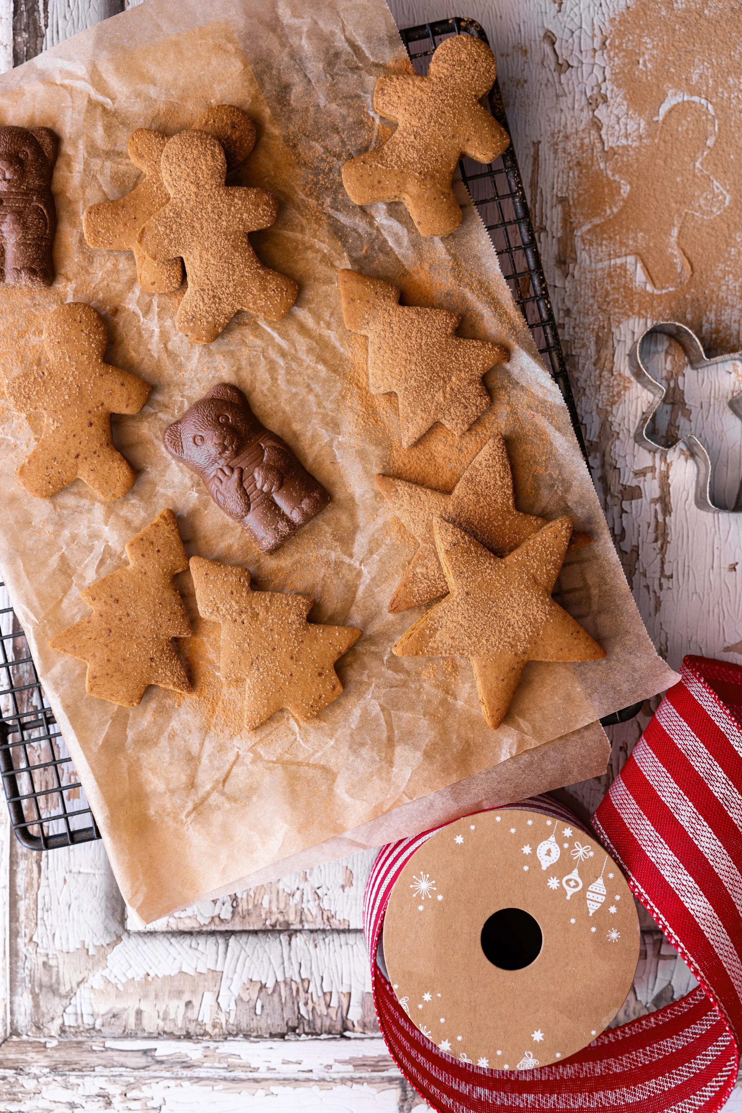 carob gingerbread cookies.