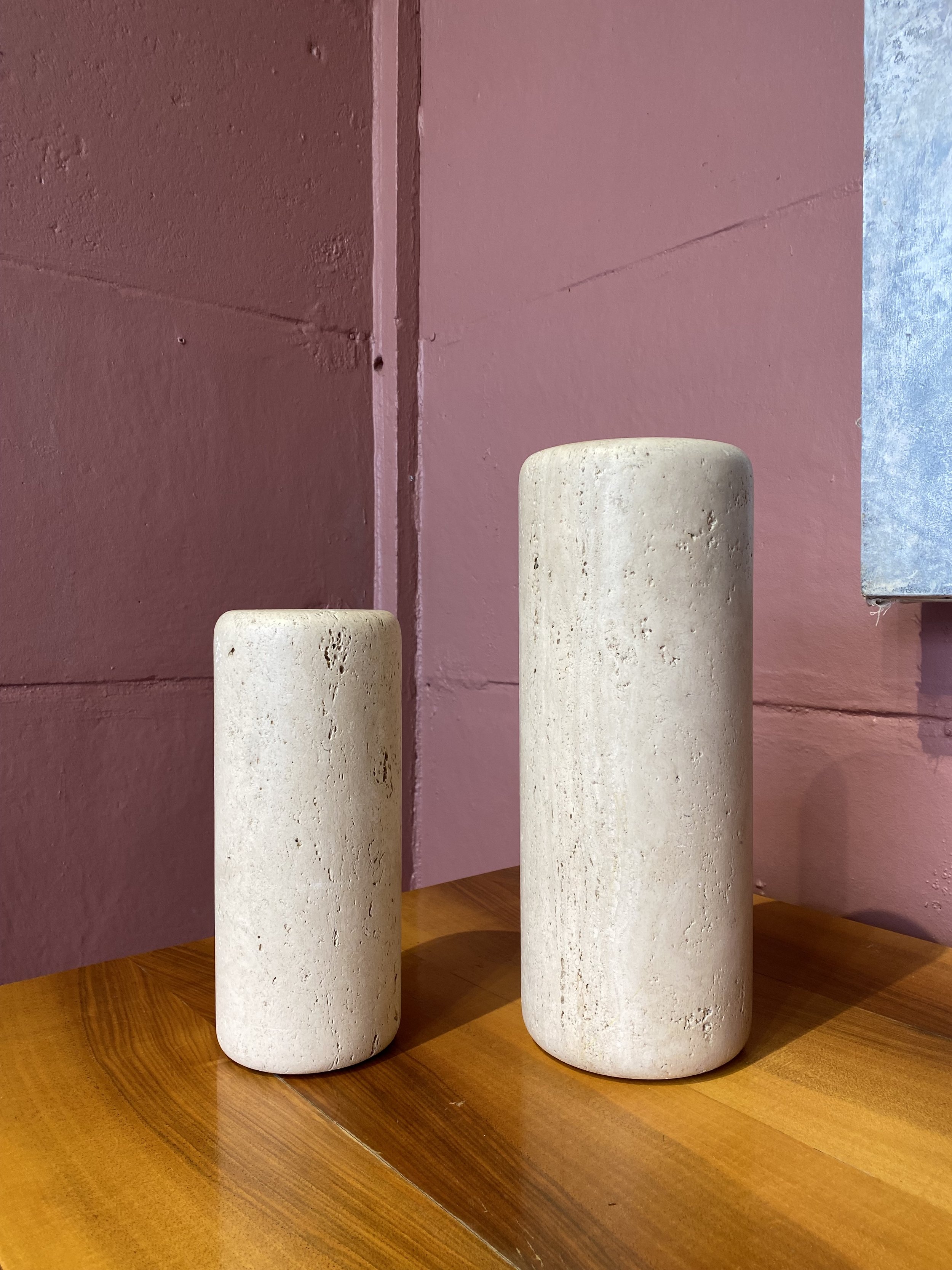 VASE EN TRAVERTIN