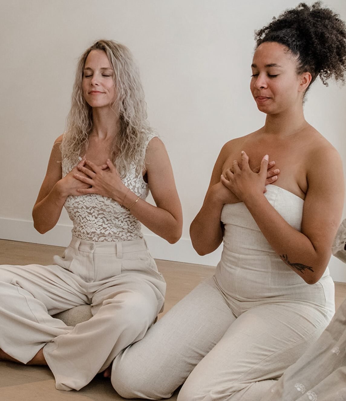 This Saturday join two of your favorite guides at Oracley @brittvndijck and @the.8.moons for a cacao &amp; reiki connection ceremony ✨

This promises to be a beautiful heartfelt journey with channeled meditations, optional sharing, oracle card readin