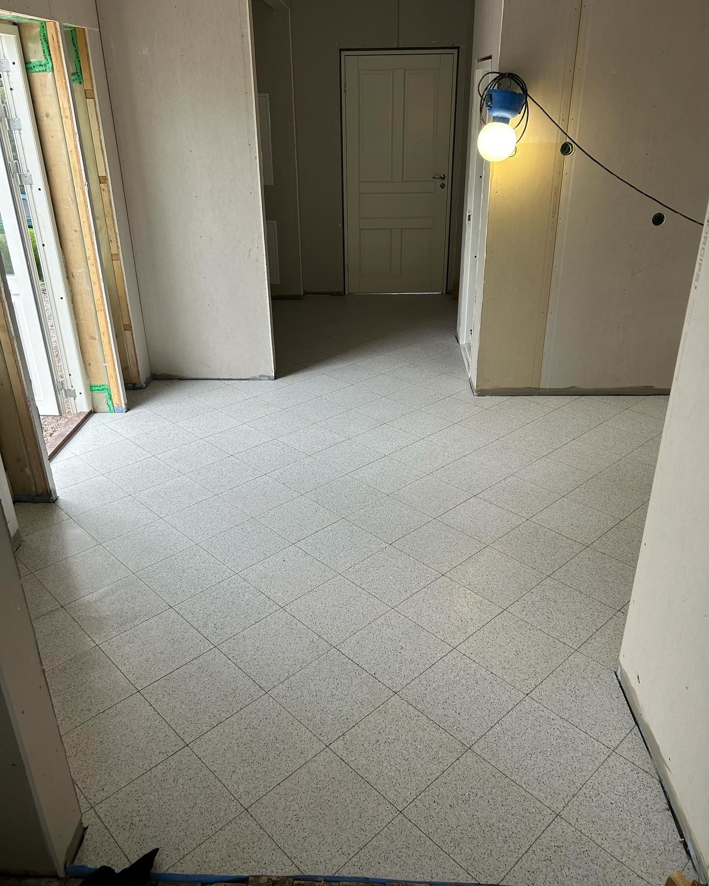 D&aring; var det fredag igen☀️

H&auml;r kommer n&aring;gra bilder fr&aring;n en hall med Terazzo som vi f&auml;rdigst&auml;llde i veckan👌🏻

Trevlig helg #GLL
