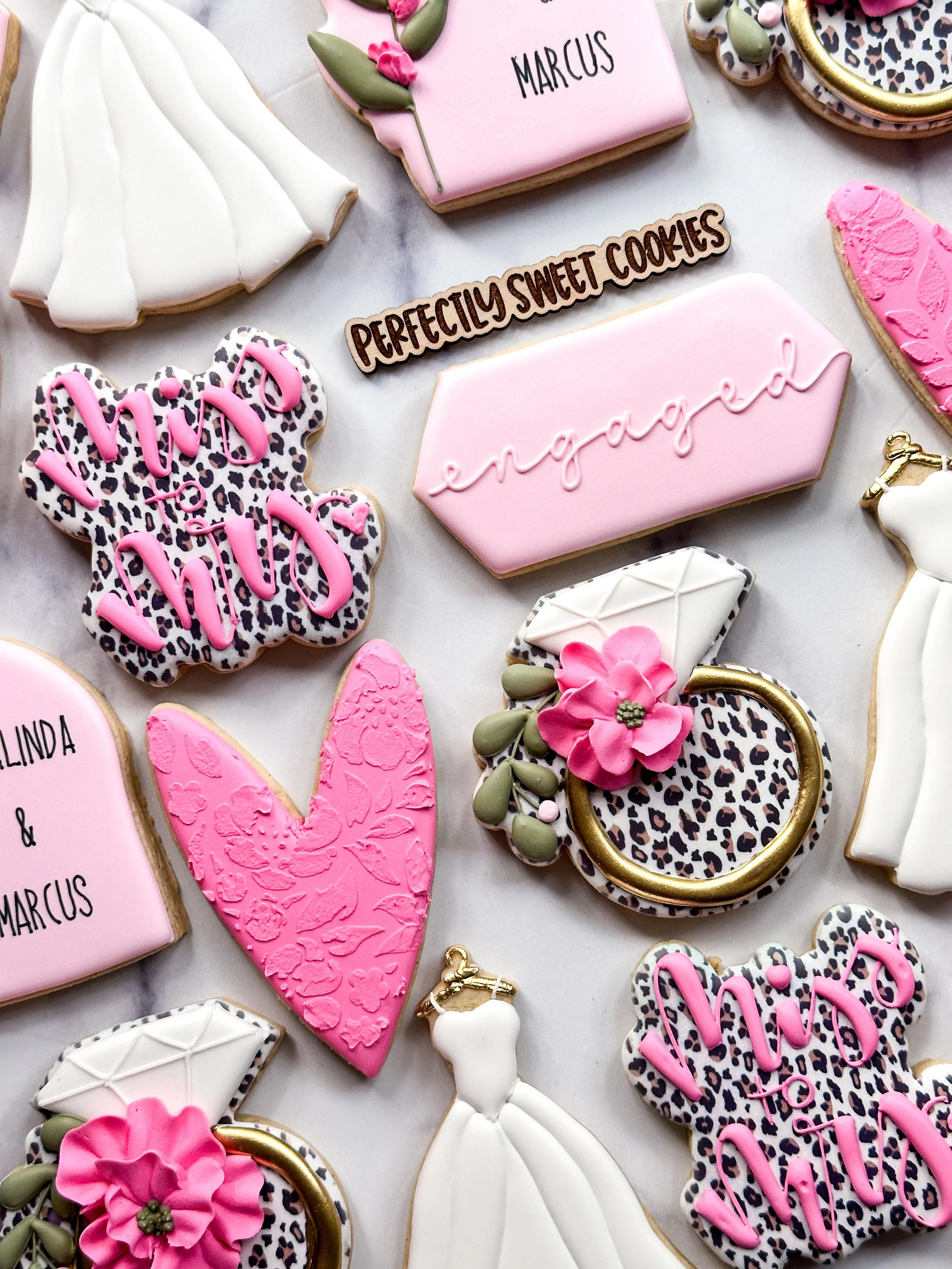 leopardprintbridalshowercookies.JPG