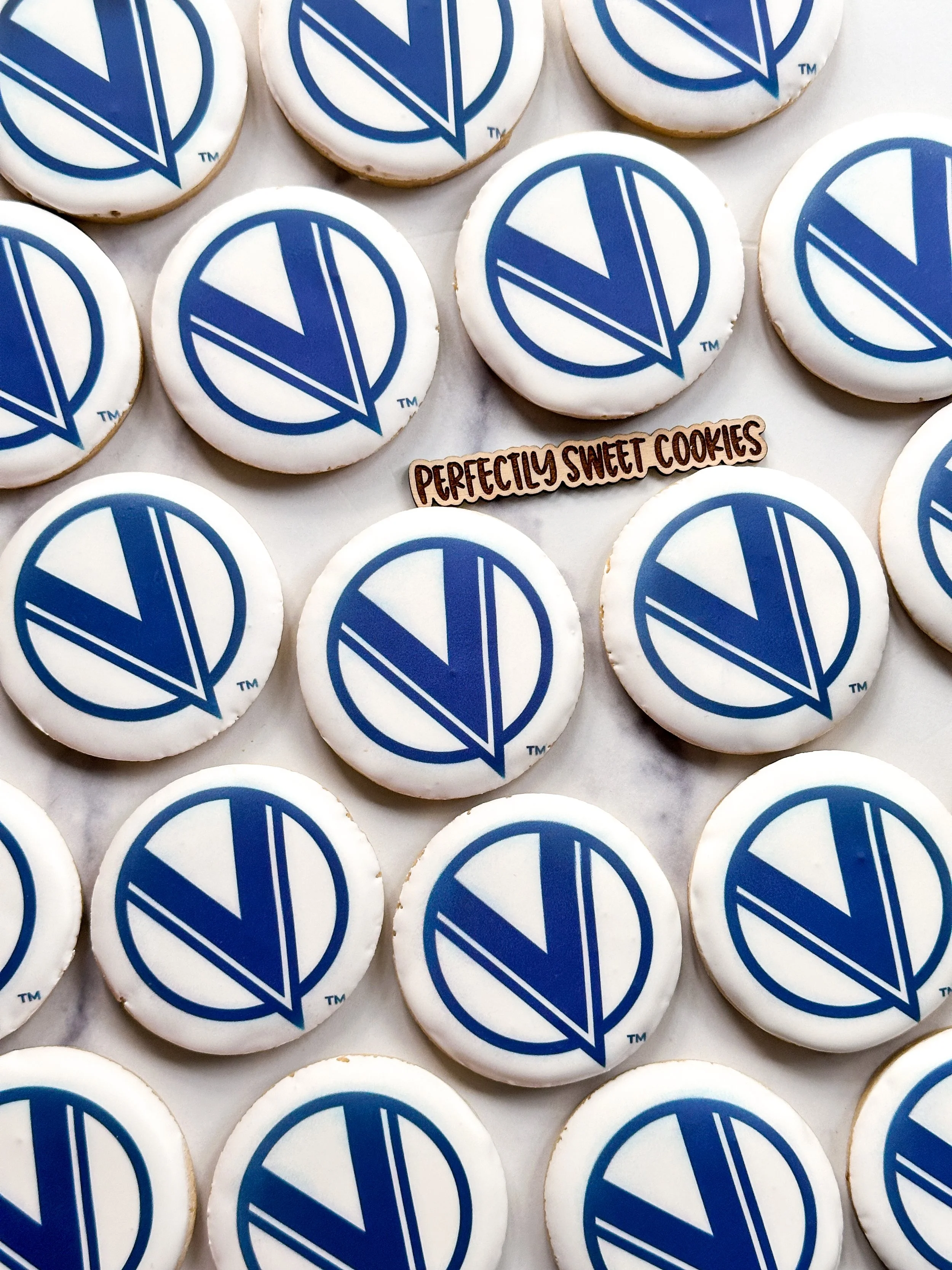 companypicniclogocookies.JPG