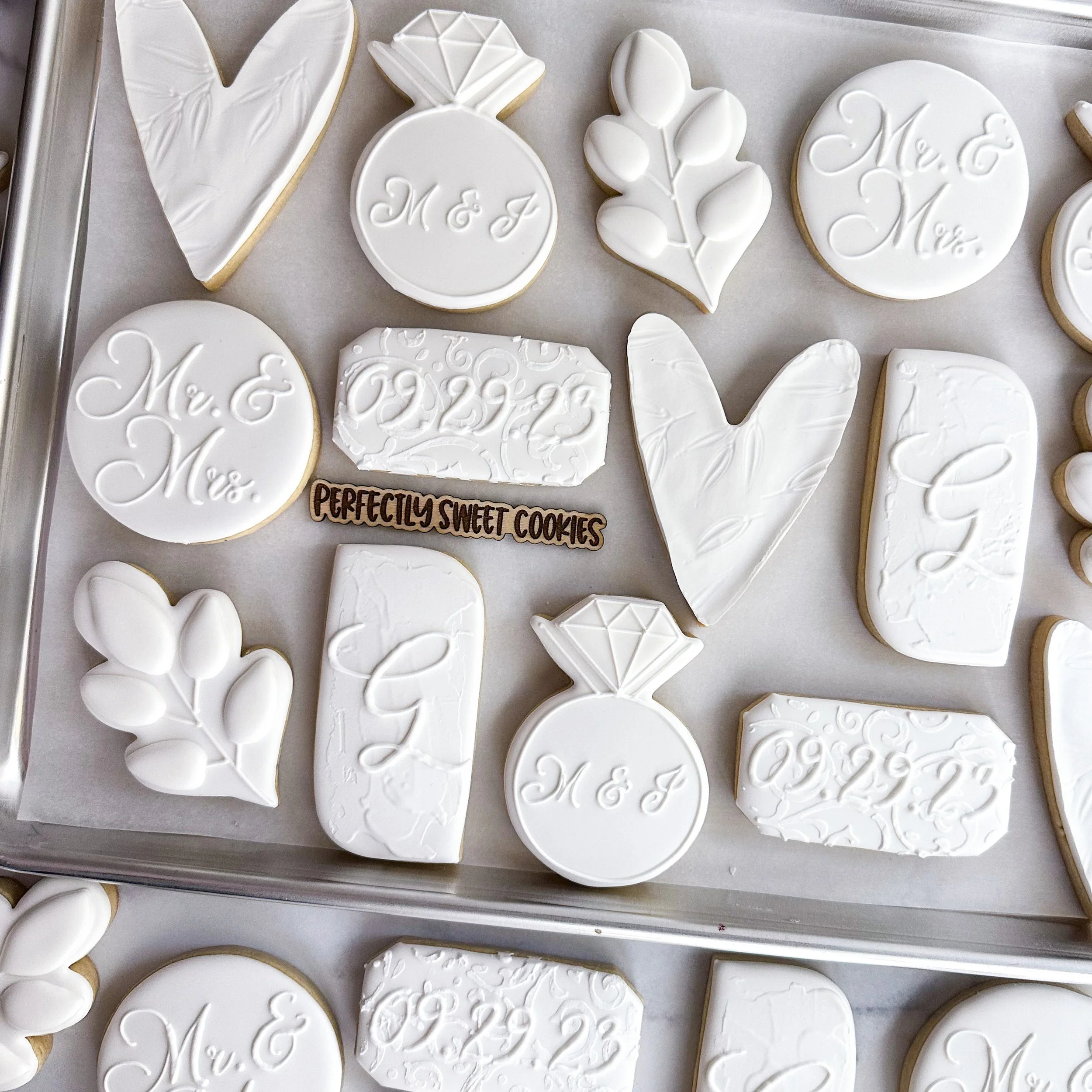 whiteweddingcookies.JPG