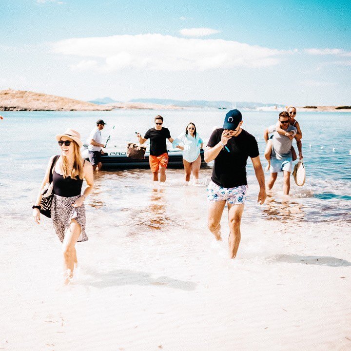 Late afternoon lunch stop on Formentera. With sooo many amazing places to eat on the smallest island, you can hardly go wrong. We&rsquo;ve got a couple of favourites up our sleeve ready to share...
⠀⠀⠀⠀⠀⠀⠀⠀⠀