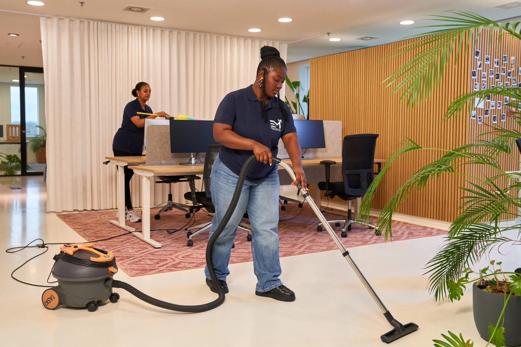 EM M Service2250.jpg