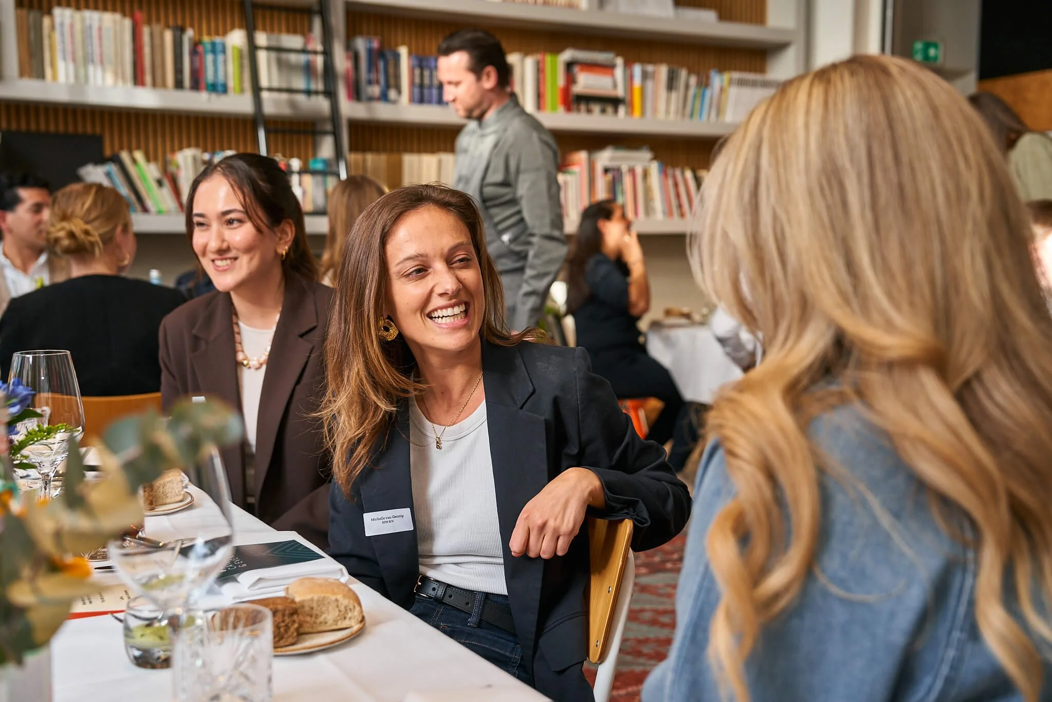 Van chaos naar content: Hoe event fotografie je marketing redt.