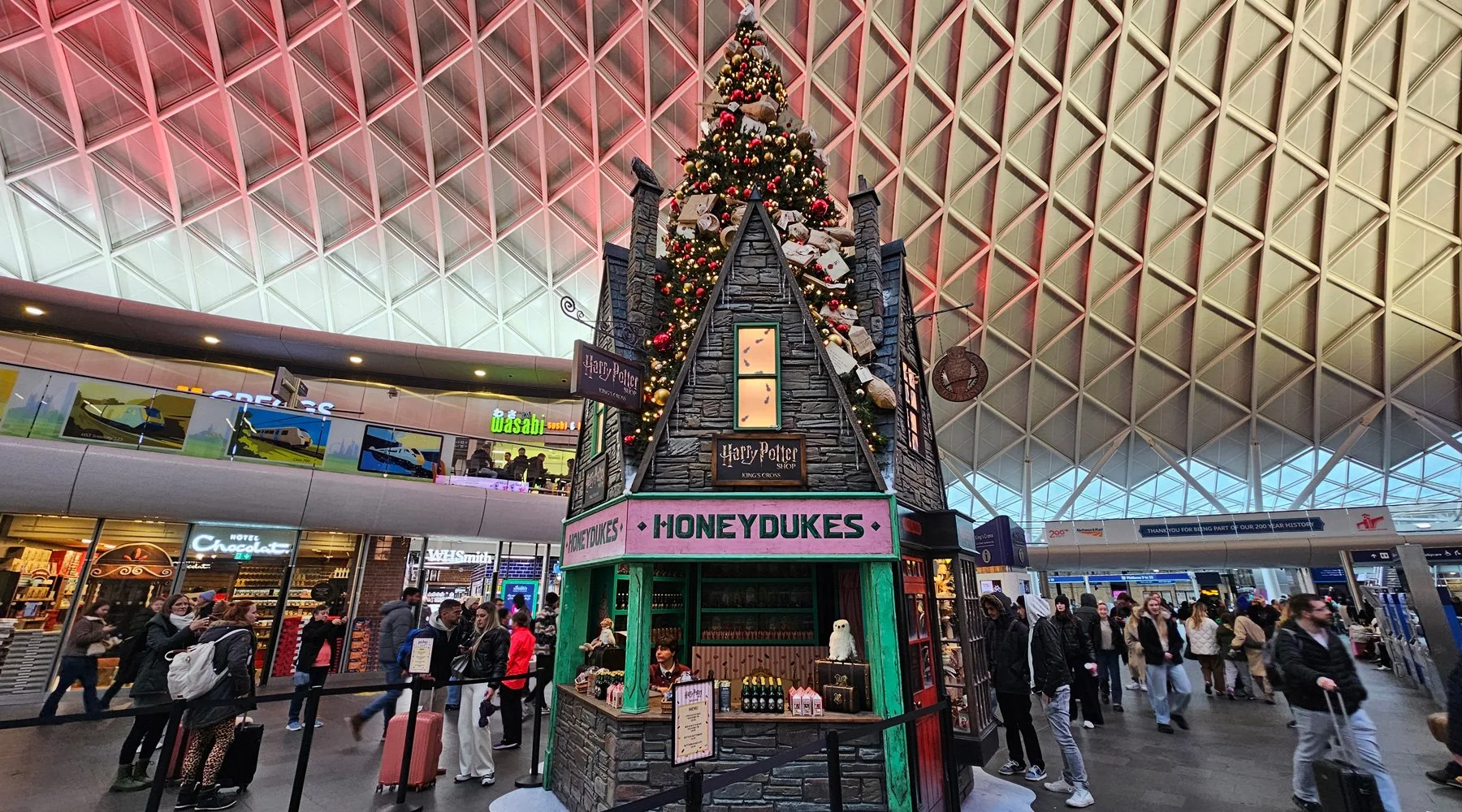 Kings Cross Christmas tree - Warner Bros.
