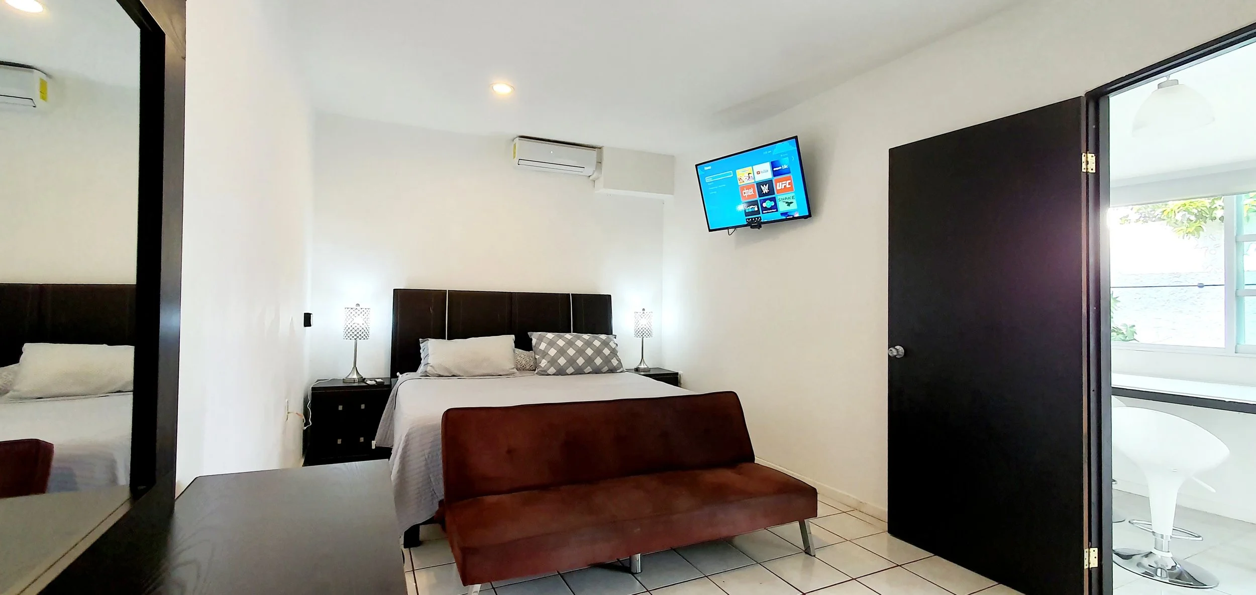 1 Deluxe King with Kitchen