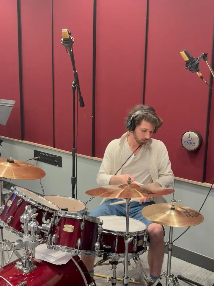 This past Wednesday we had @heldupmusic on SoundCheck 🗣️🎸 Our biggest band of the year so far 🔥🔥 Check out some of these behind the scenes videos and photos from the live stream 📸

They played an AWESOME live set that you can watch now on SLR&rs