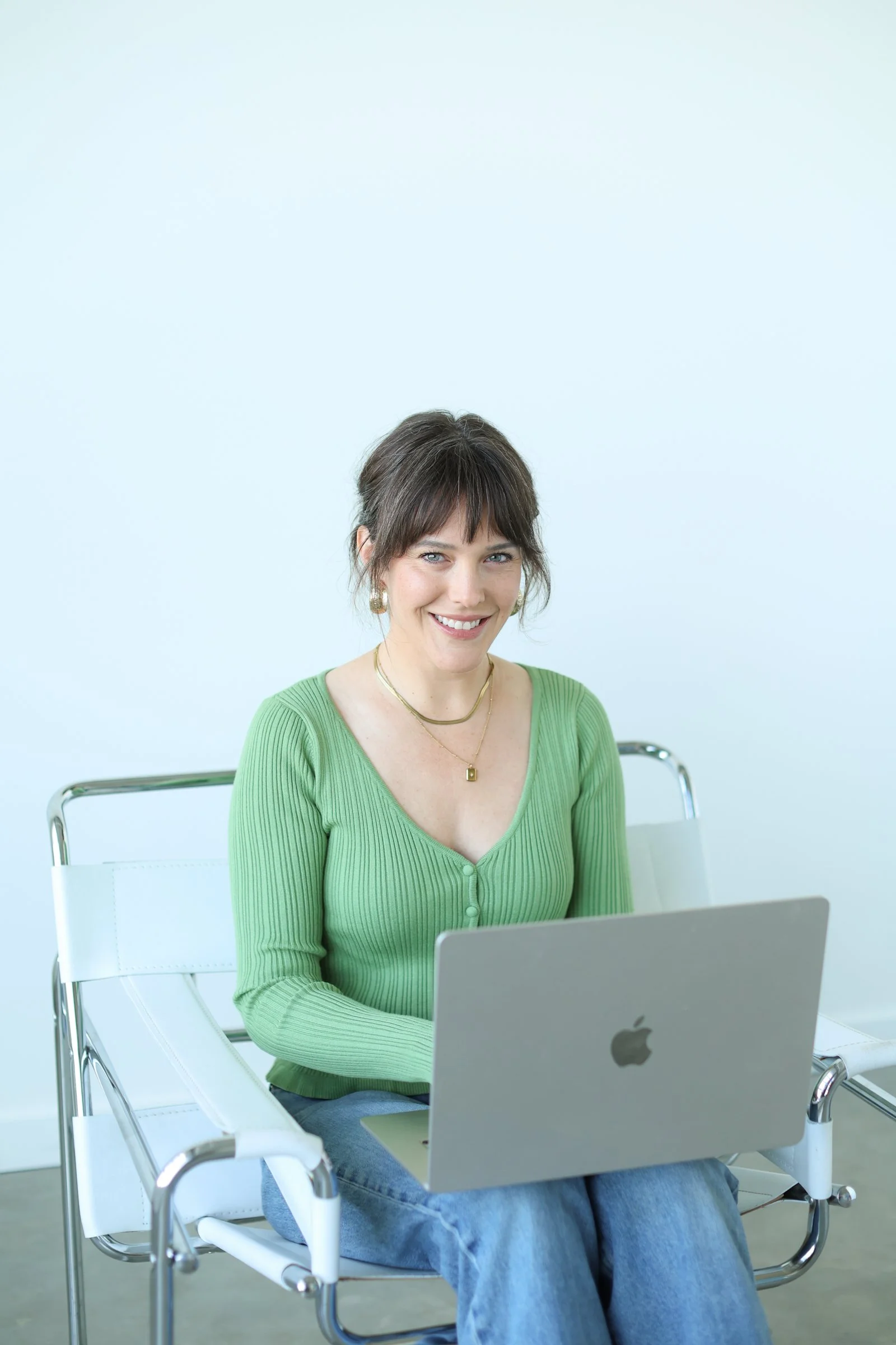 4 Reasons Behind ADHD People-Pleasing