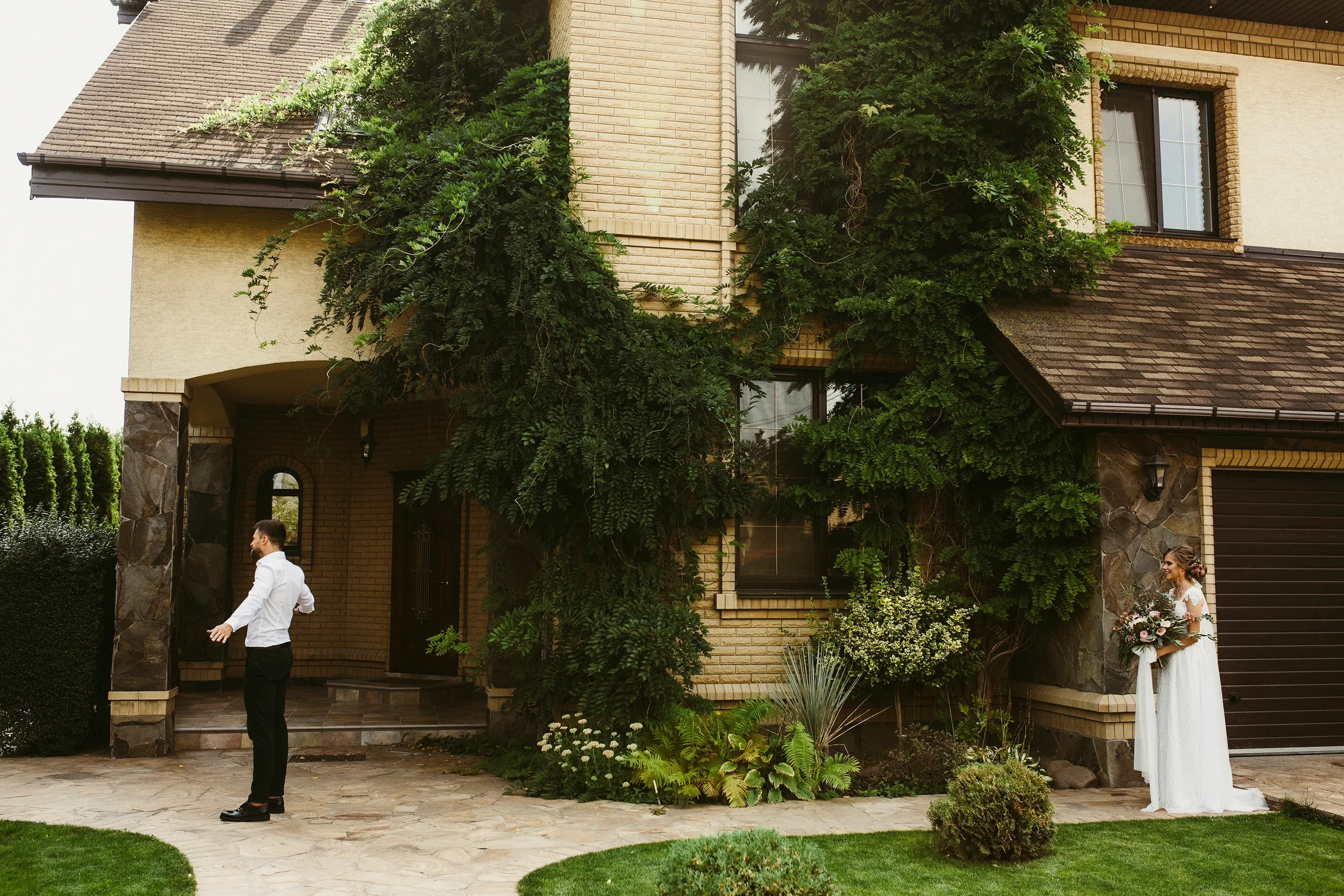 bride and groom filst look 1.webp