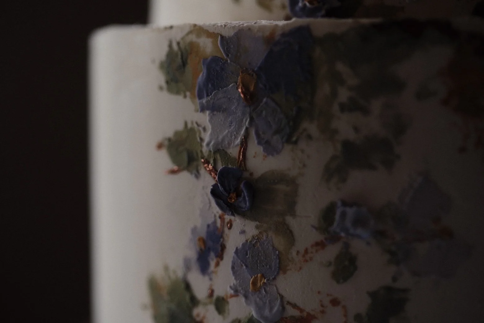 michigan-artistic-wedding-cake-palette-knife-florals.jpg.JPG