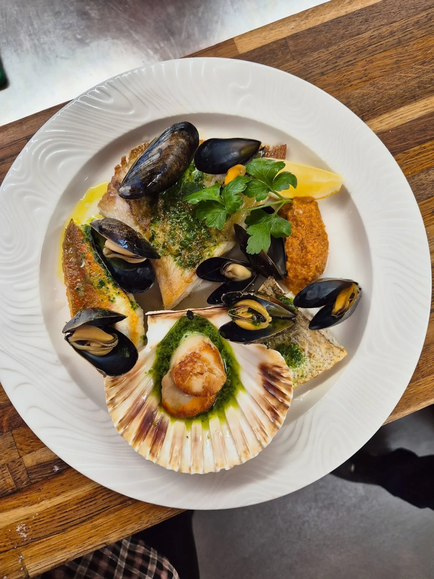 Noah&rsquo;s mixed seafood plate 🦐🐟

We&rsquo;ve got ray wing, hake, gurnard, scallop and mussels  with romesco and garlic &amp; parsley olive oil today (served with your choice of fresh cut chips or buttered new potatoes) &ndash; a no brainer wh