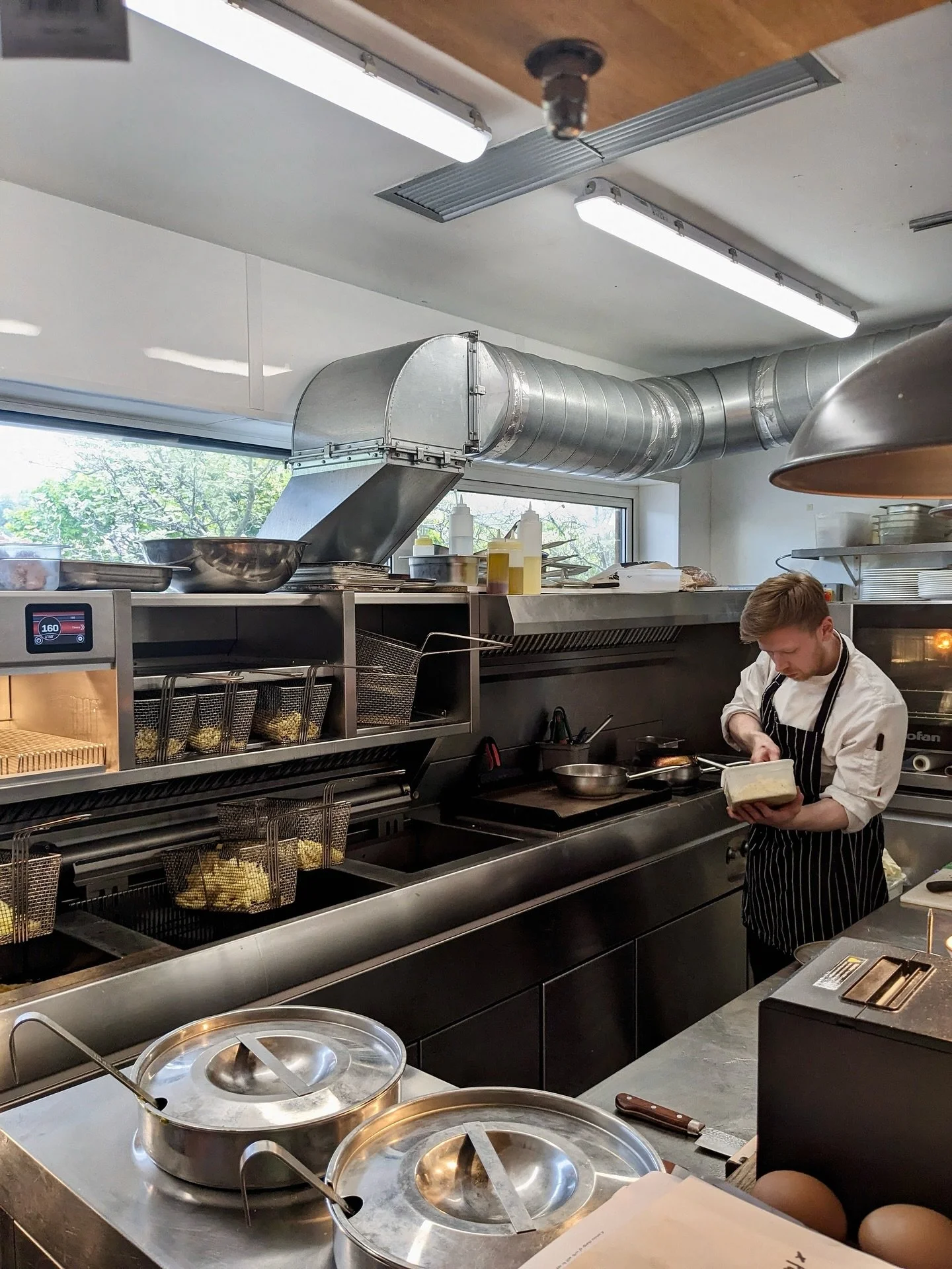 Lovely to chat to Helen from industry publication, @frymagazine this week, about how our bespoke frying range, with built-in induction hob and grill is upping our fish &lsquo;n&rsquo; chips game here in Bristol! 🎣

&ldquo;We&rsquo;re making a lot i