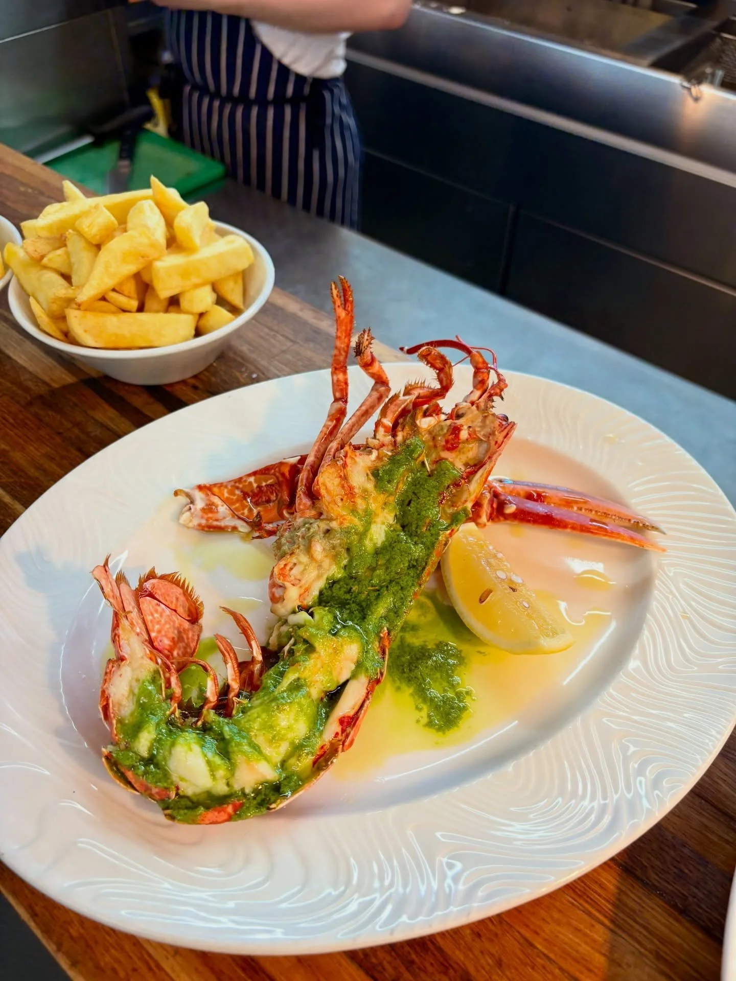 A very good time of year to be eating seafood 🦞

Fresh native lobsters landed in Weymouth Bay, straight onto the grill and finished with garlic &amp; herb butter &ndash; simple, messy, perfect.

The kind of thing weekends were made for 🥂

#noahs