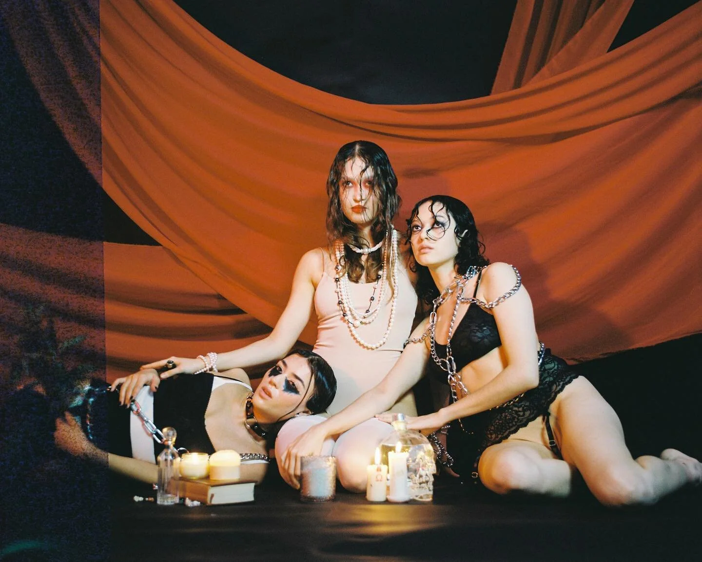 🎞️❤️&zwj;🔥🍷🌙🕯️

Colecci&oacute;n de fotos que tom&eacute; en varias producciones entre noviembre y febrero.

#mamiyarb67 #portra400