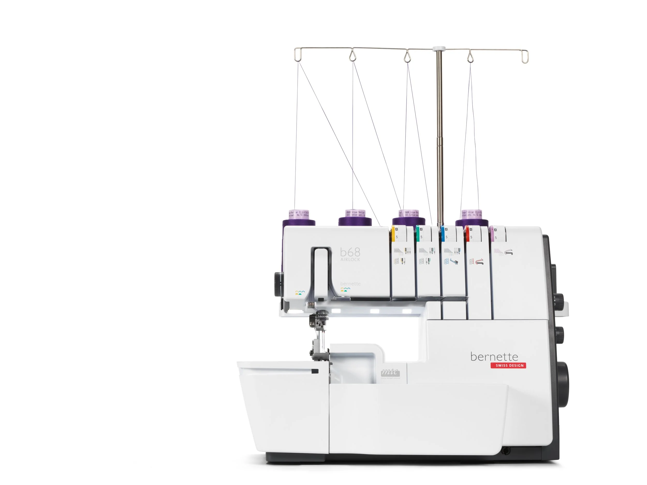 b68_Overlocker_Frontal_eingefaedelt.jpg