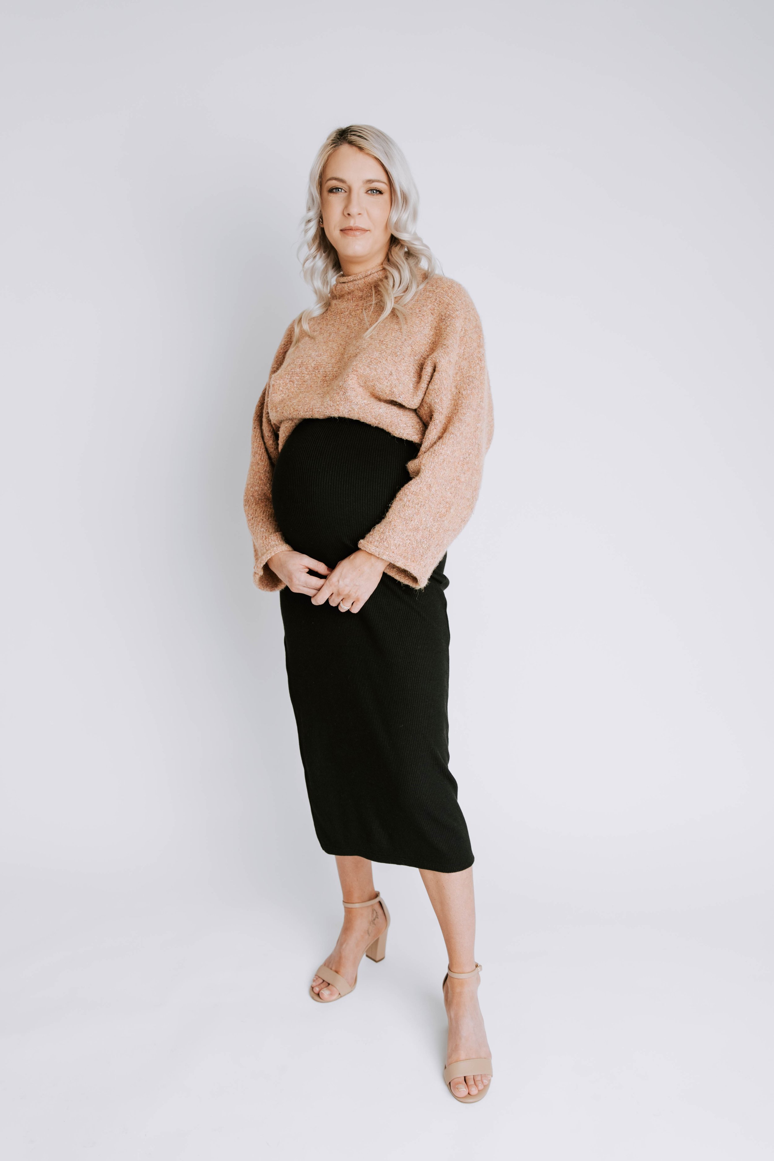 JamieRiley_Maternity_KristenGeePhoto_Jan2024-9.jpg