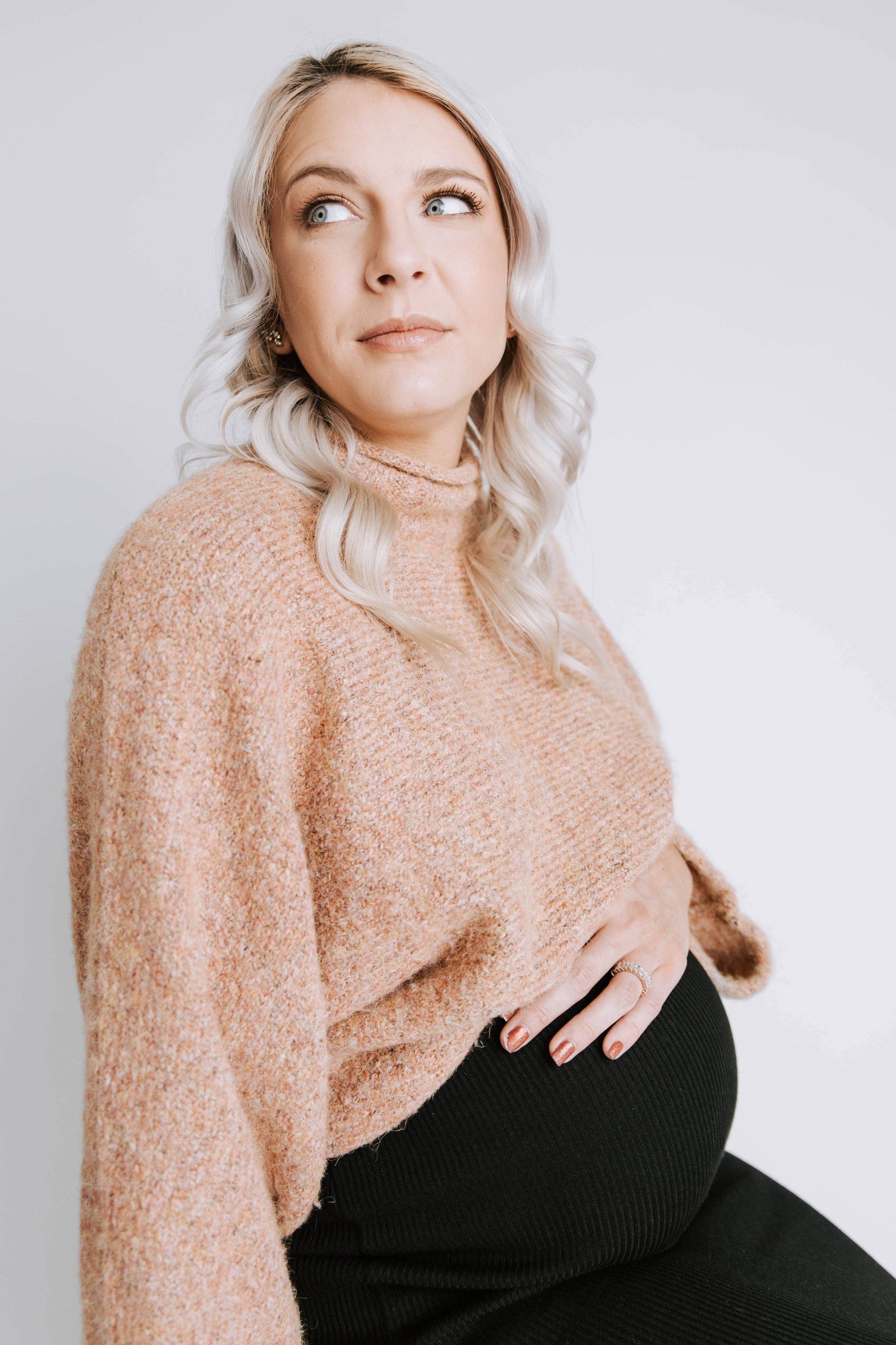 JamieRiley_Maternity_KristenGeePhoto_Jan2024-5.jpg