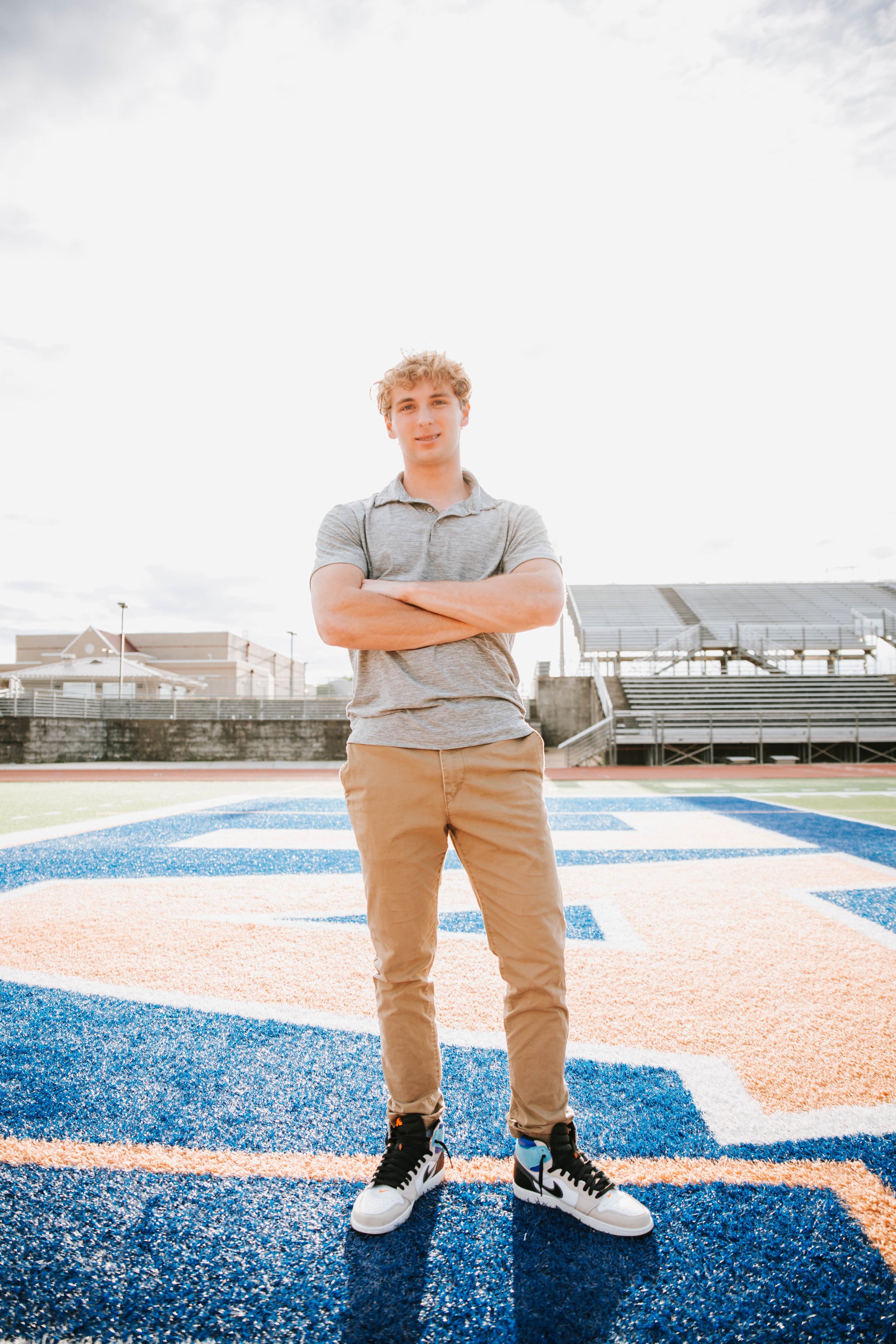 High school senior session in Madison, MS. Senior photographer in central Mississippi 