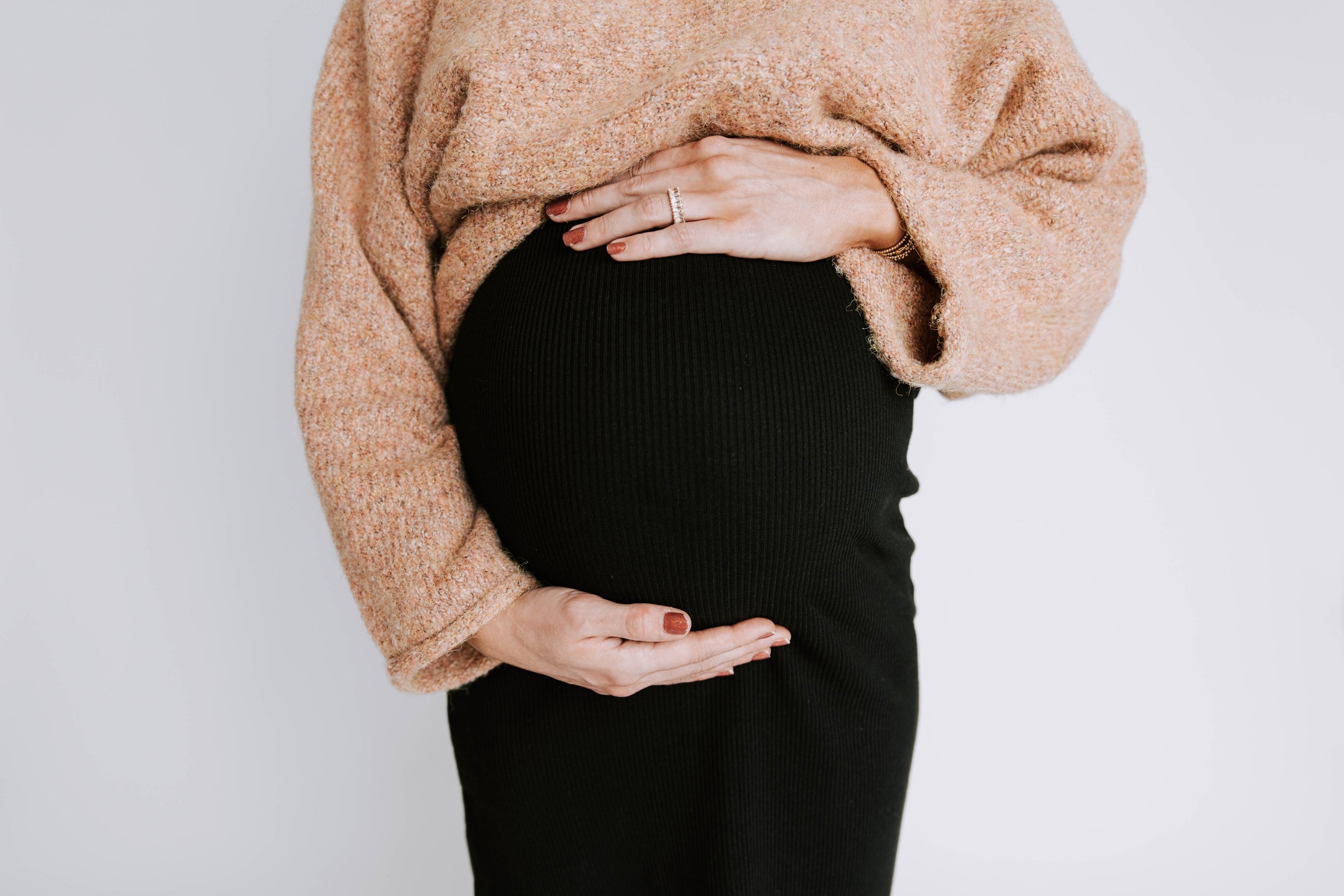 JamieRiley_Maternity_KristenGeePhoto_Jan2024-13.jpg