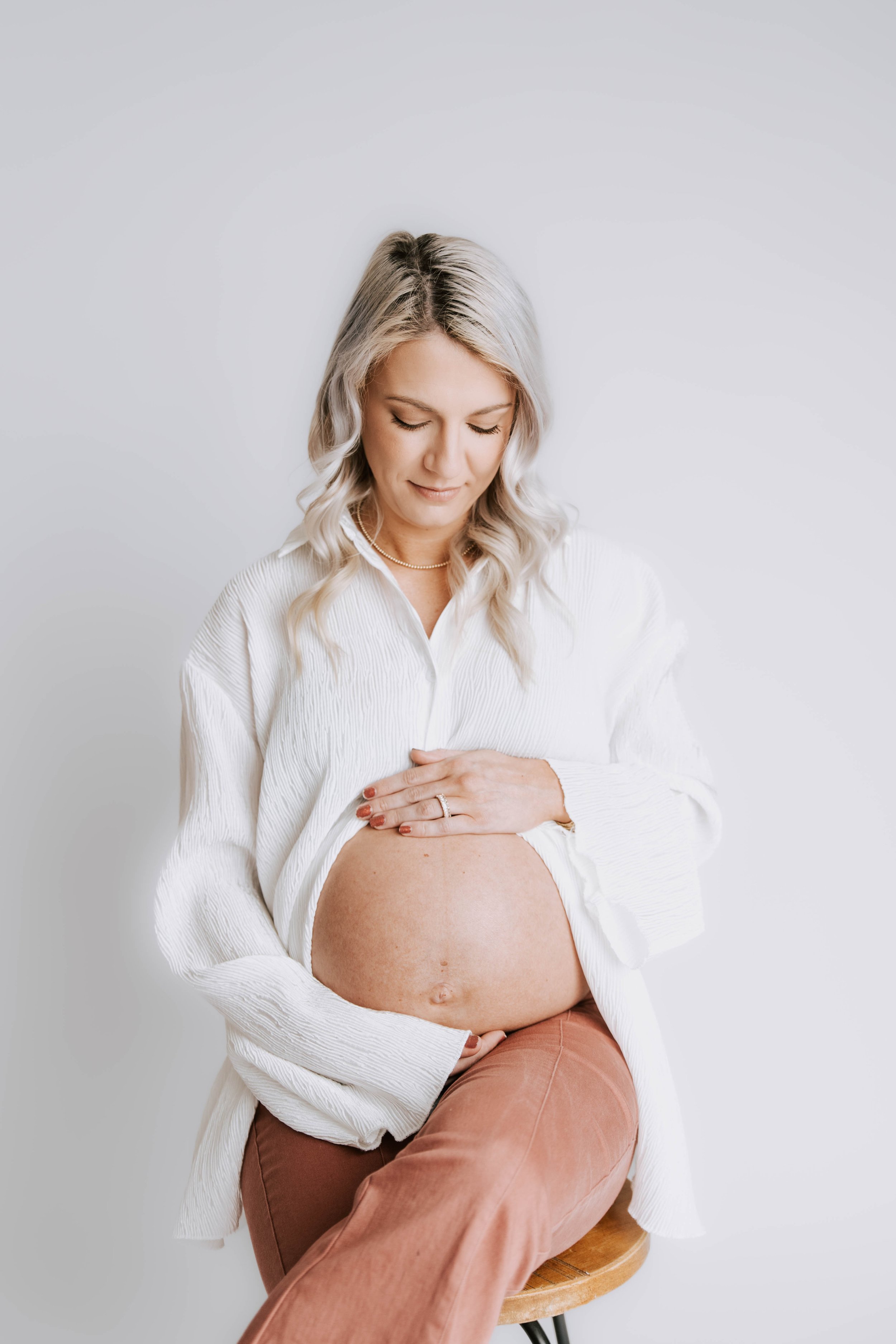 JamieRiley_Maternity_KristenGeePhoto_Jan2024-35.jpg
