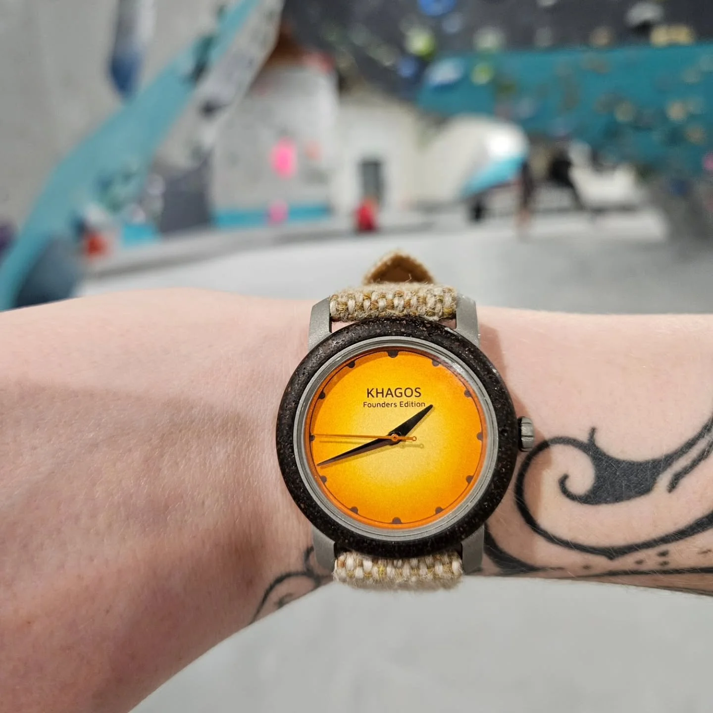 Khagos at the climbing gym 😄 Scaling walls and keeping time ⌚️

~
#khagoswatch #khagos #microbrandwatch #microbrandwatches #microbrandwatchworld #watchesofinstagram #wristwatch #wristcheck #wristwatches #coffeewatch #coffeeislife #britishmade #madei