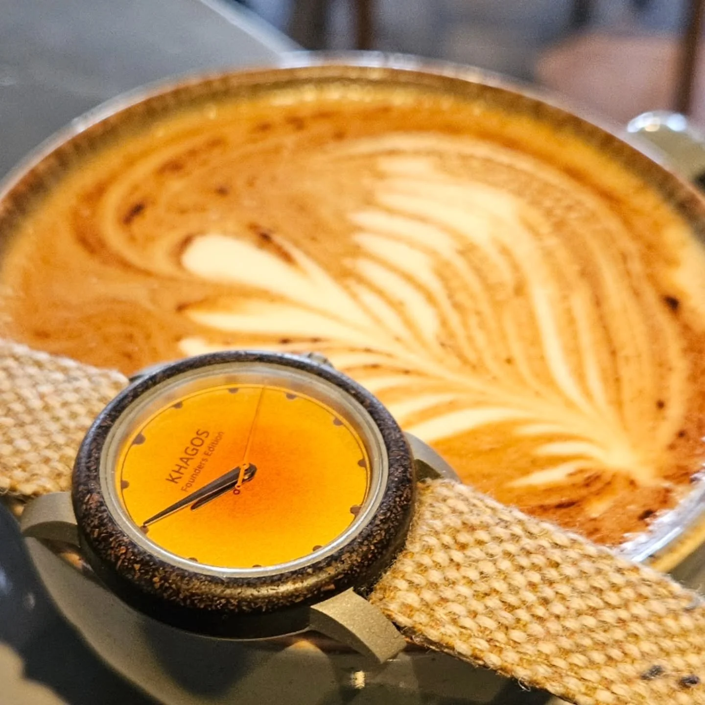 Watches and coffee ☕️ Name another one of your favorite combos ☺️✨️🎄

~
#khagoswatch #khagos #microbrandwatch #microbrandwatches #microbrandwatchworld #watchesofinstagram #wristwatch #wristcheck #wristwatches #coffeewatch #coffeeislife #britishmade 