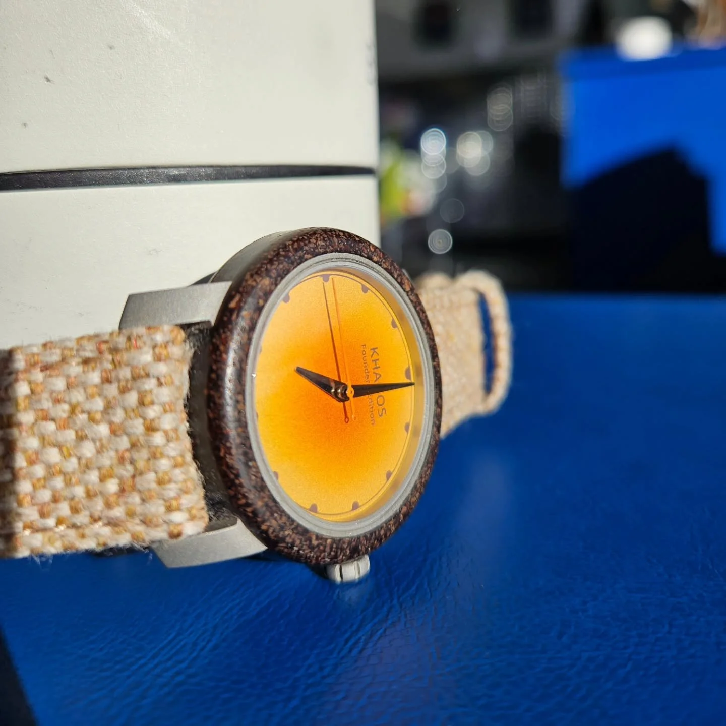 Stay hydrated! Our recycled coffee bean composite bezel looks great but you have to drink water 💧

~
#khagoswatch #microbrandwatches #microbrandwatch #britishwatchmaking #coffeewatch