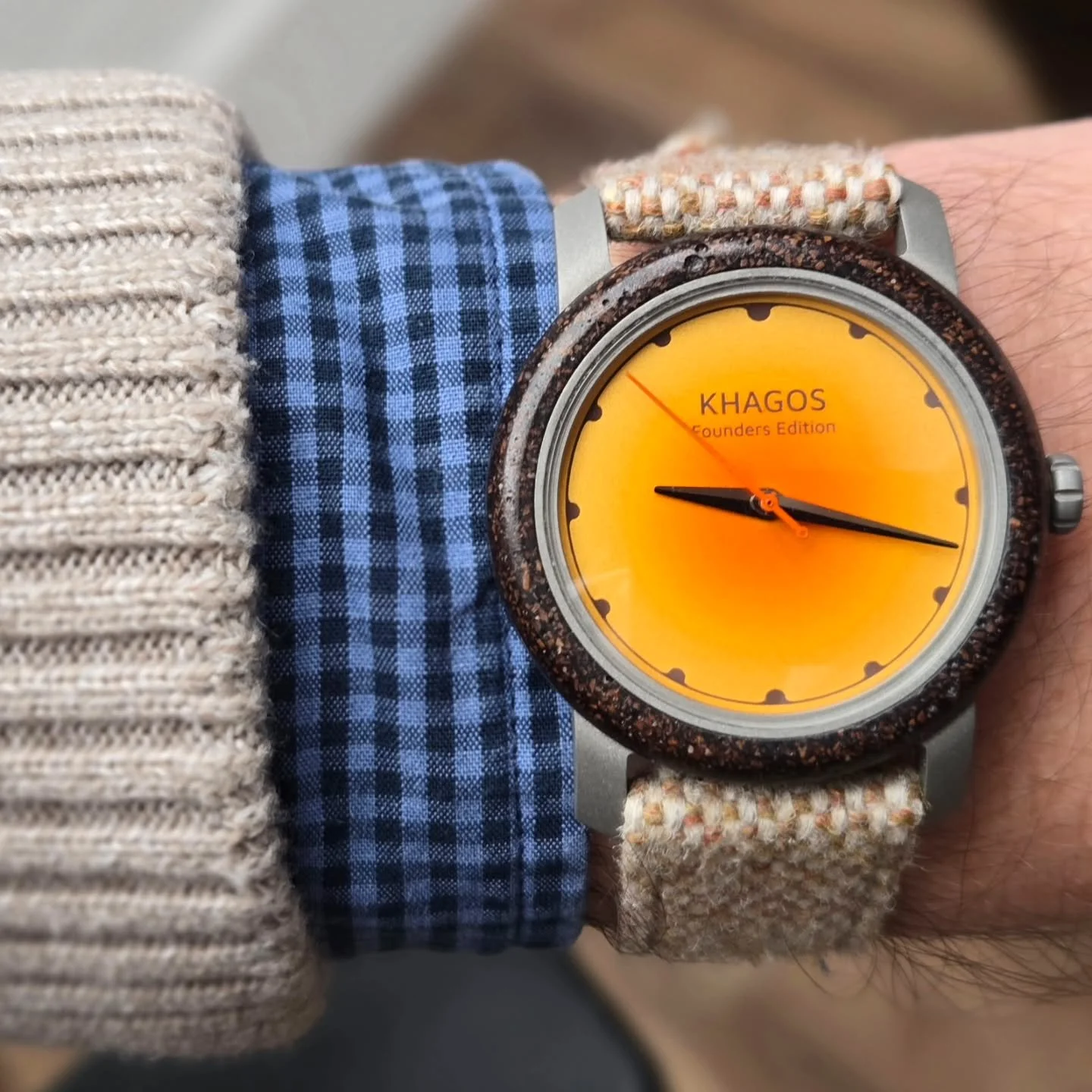 Our strap is made of a British wool and flax mix to create a subtle checkered weave, pairing perfectly with the texturing of our special recycled coffee bean composite bezel and any cuff you decide to wear with it 🇬🇧🐑☕️ 

~
#khagoswatch #microbran