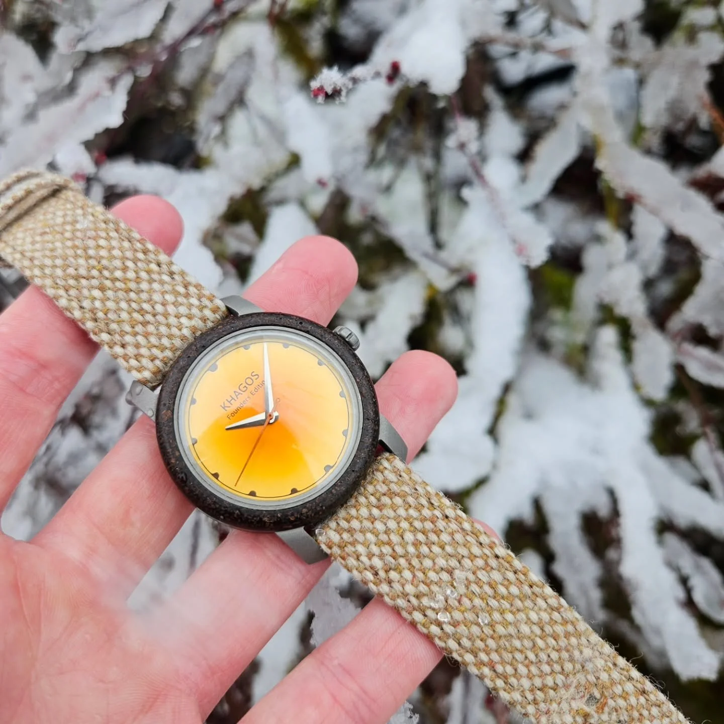 Snow in mid-March? Why not:) bezel made of recycled coffee grounds? Also, why not! 😄

~
#microbrandwatches #coffeewatch #microbrandwatch #britishwatchmaking #britishwatch