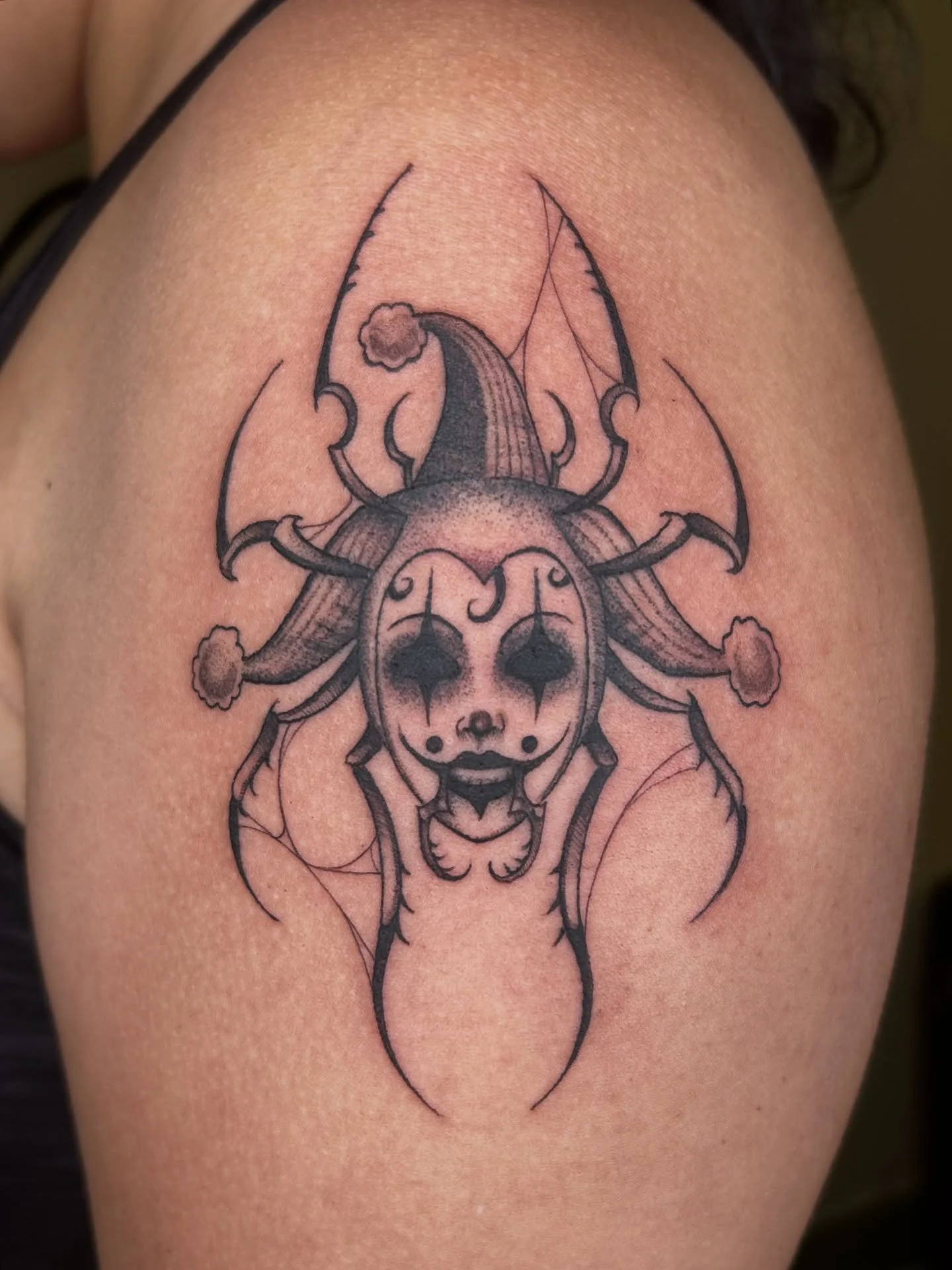 Creepy Jester arachnid from my original flash for our recent flash event at @thornandthistletattoo ! Thank you so much Zoe! Conjoined Jester is still available :)
.
.
.
.
.
.
.
.

#tattoo #tattooart #inked #tattoolife #tattooartist
#finelinetattoo #b