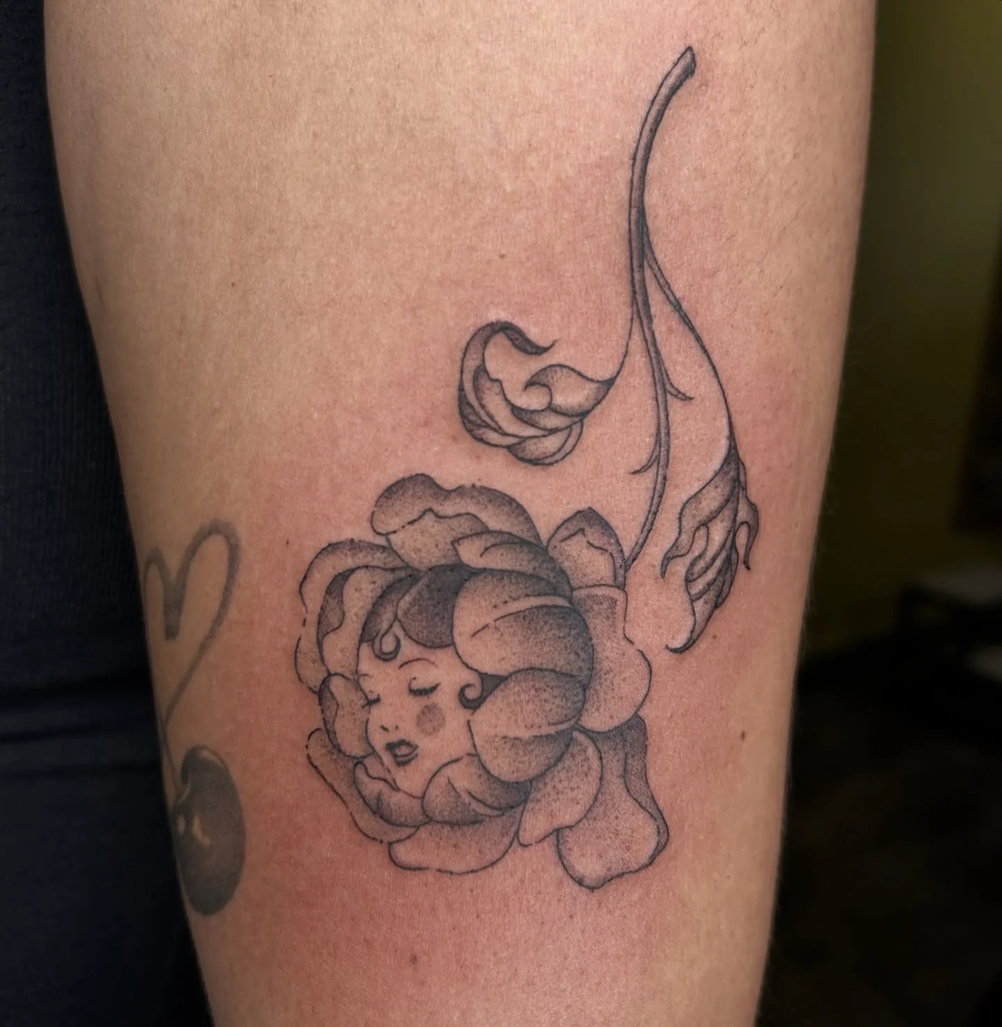 Thank you Dunnia for picking up my original flash once again :&rsquo;) from our flash event at @thornandthistletattoo

Also I&rsquo;m back to being full time!!! If you have an appointment that&rsquo;s very late at night and you&rsquo;d like to move i