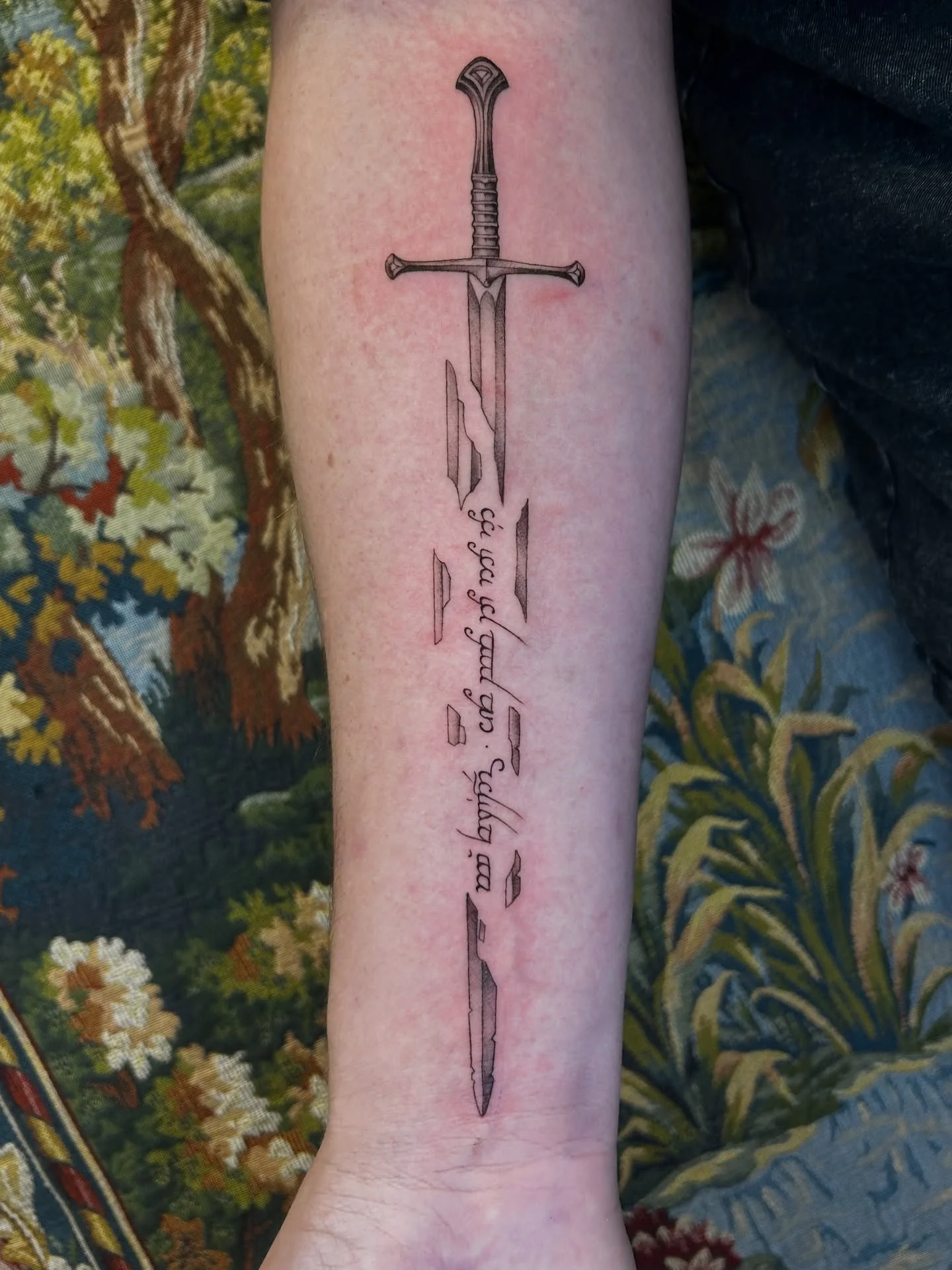 Narsil with elvish for fabien 🗡️ thank you dude! Done at @thornandthistletattoo 
.
.
.
.
.
.
#finelinetattoo #miamitattooartist #tattoo #lordoftherings