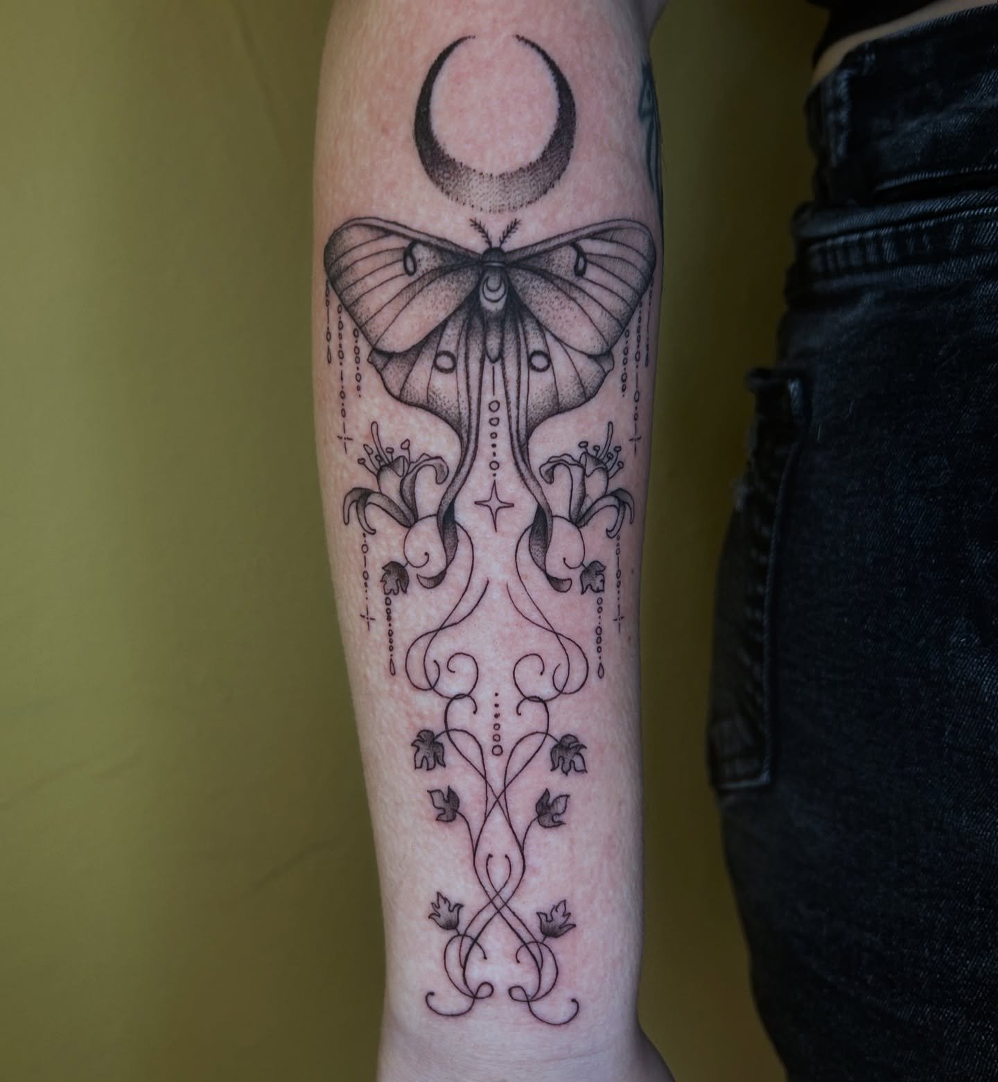 Thank you Cindy for picking up my original flash!!! Done at @thornandthistletattoo 
.
.
.
.
.
.
.
#miamitattooartist #miamitattoos #tattooideas #whimsical
