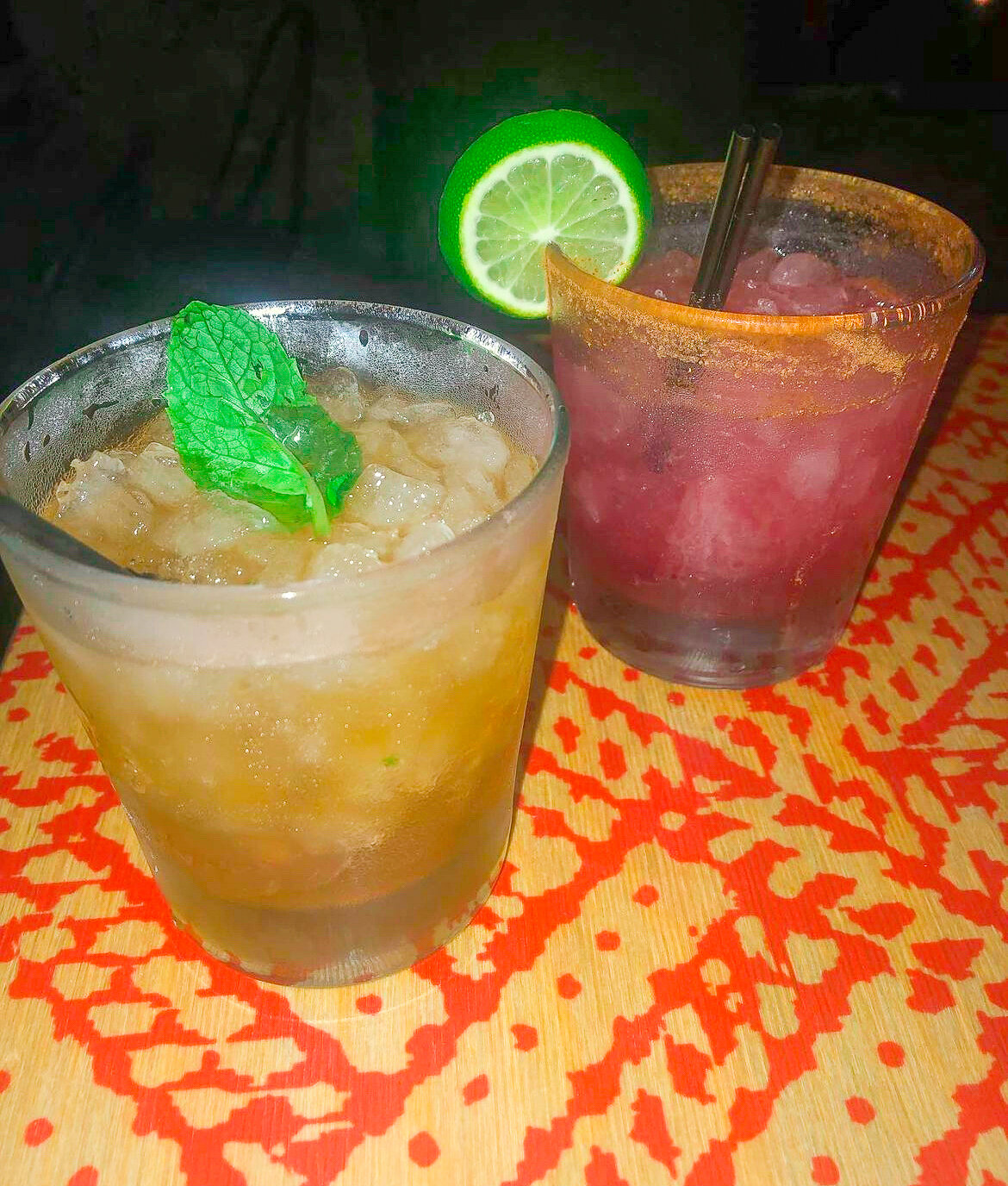 $5 margaritas for Happy Hour is a perfect mid week treat 🥂 
Stop in for Happy Hour from 3pm-5pm for $5 drinks and bites and make your reservations now!
@food_aphillyated 📸 
#rosystacobar #phillyphilly #phillytacos #phillydrinks #phillyeats #phillyl