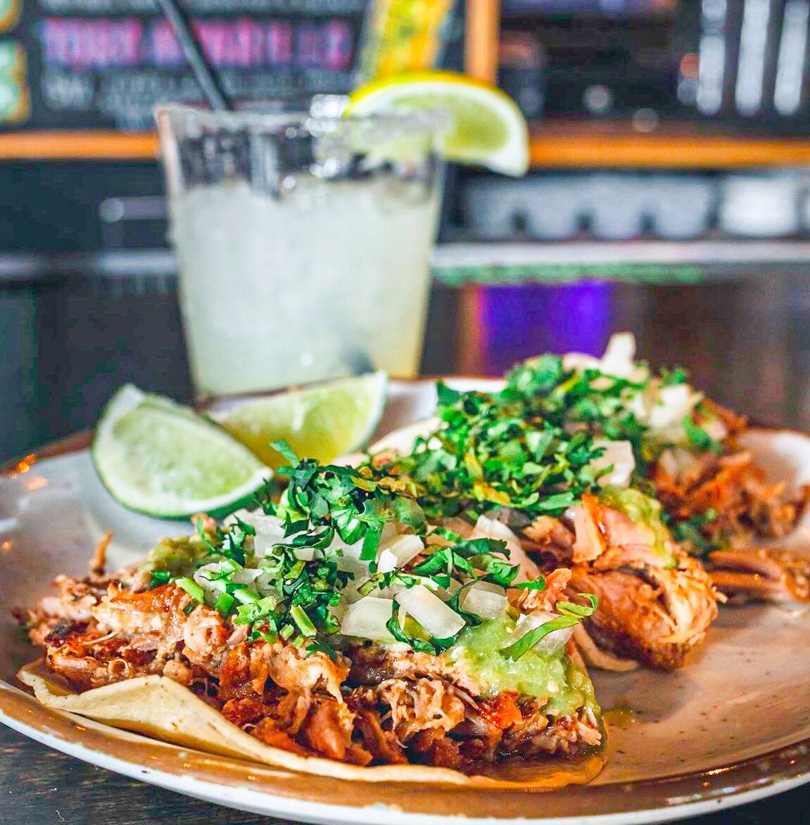 $5 Tacos and margaritas sounds like a great way to enjoy happy hour 🤤 🌮 🍻 
Stop in from 3pm-5pm and enjoy our $5 happy hour menu!
@nolan.schweitzer 📸
#rosystacobar #phillyphilly #phillytacos #phillydrinks #phillyeats #phillylove #phillymargs #phi