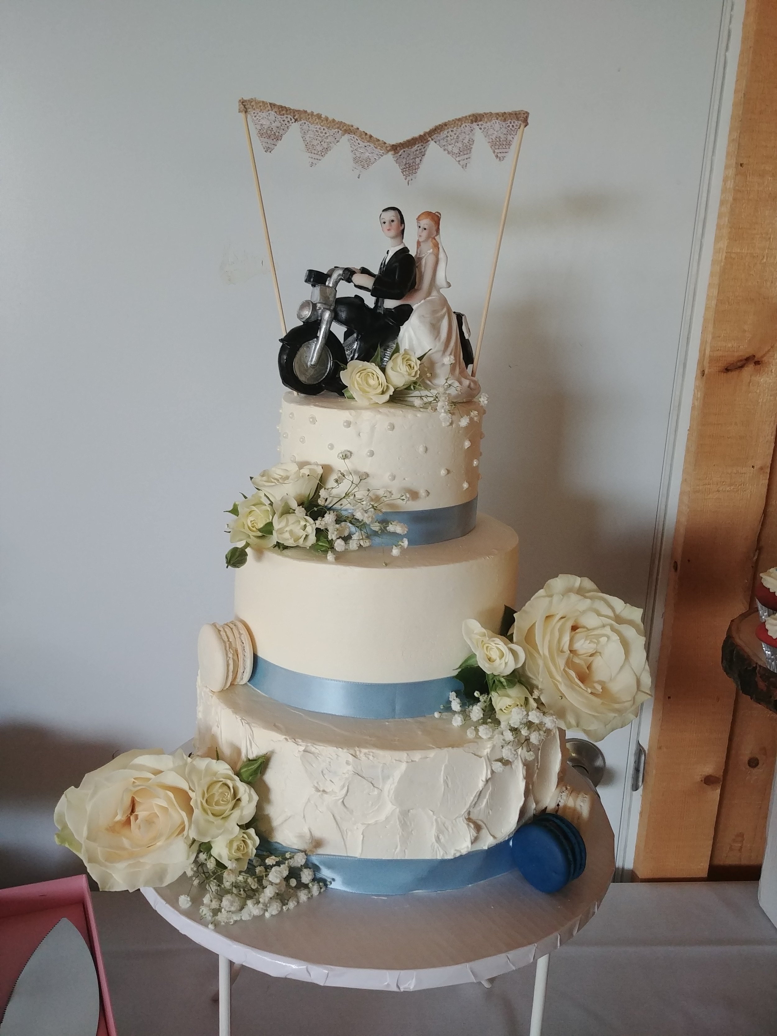 Gâteau de mariage chic rustique motard - Crème de Folies