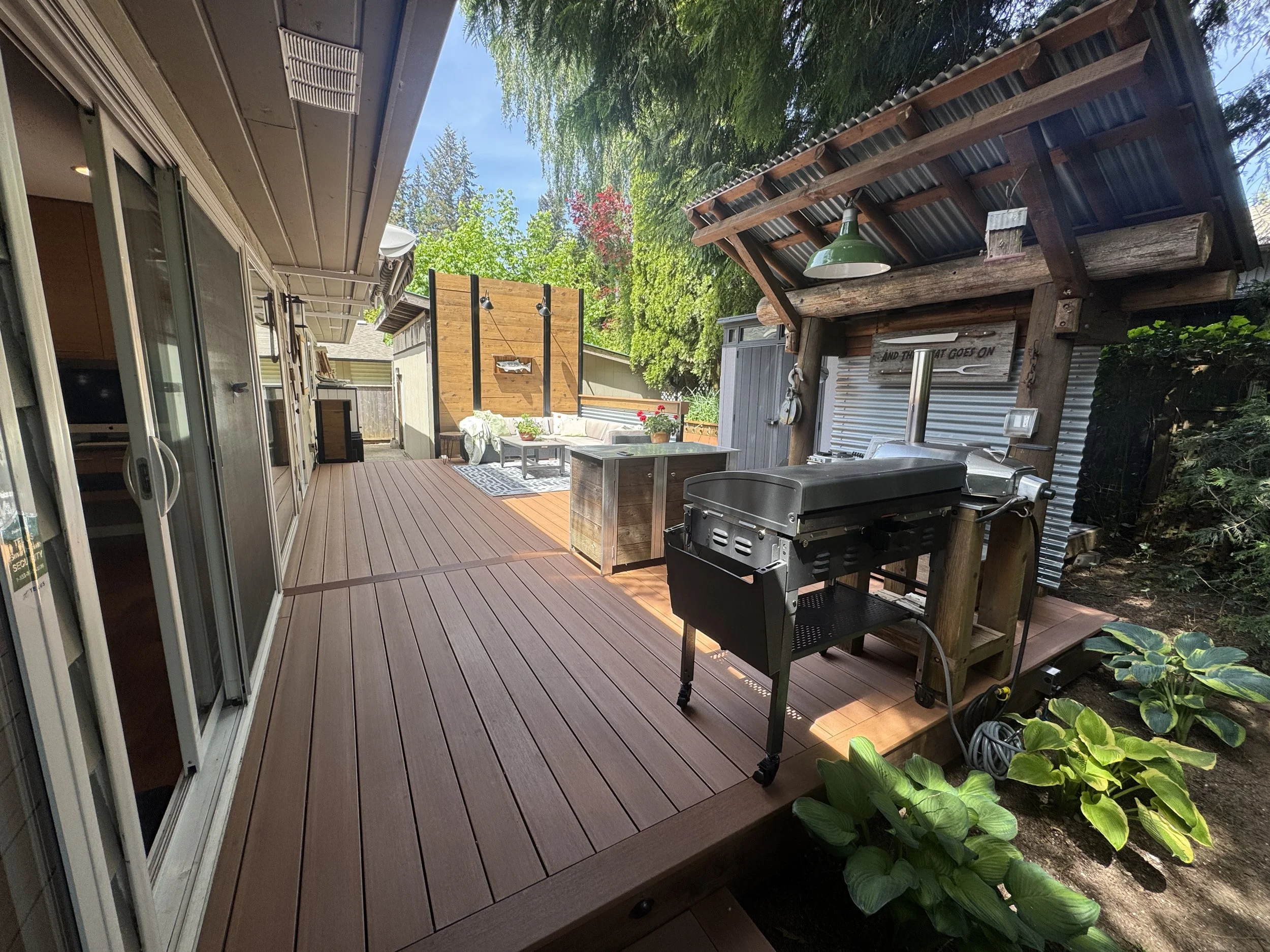 brookswood-composite-deck-finished-1JPG.JPG