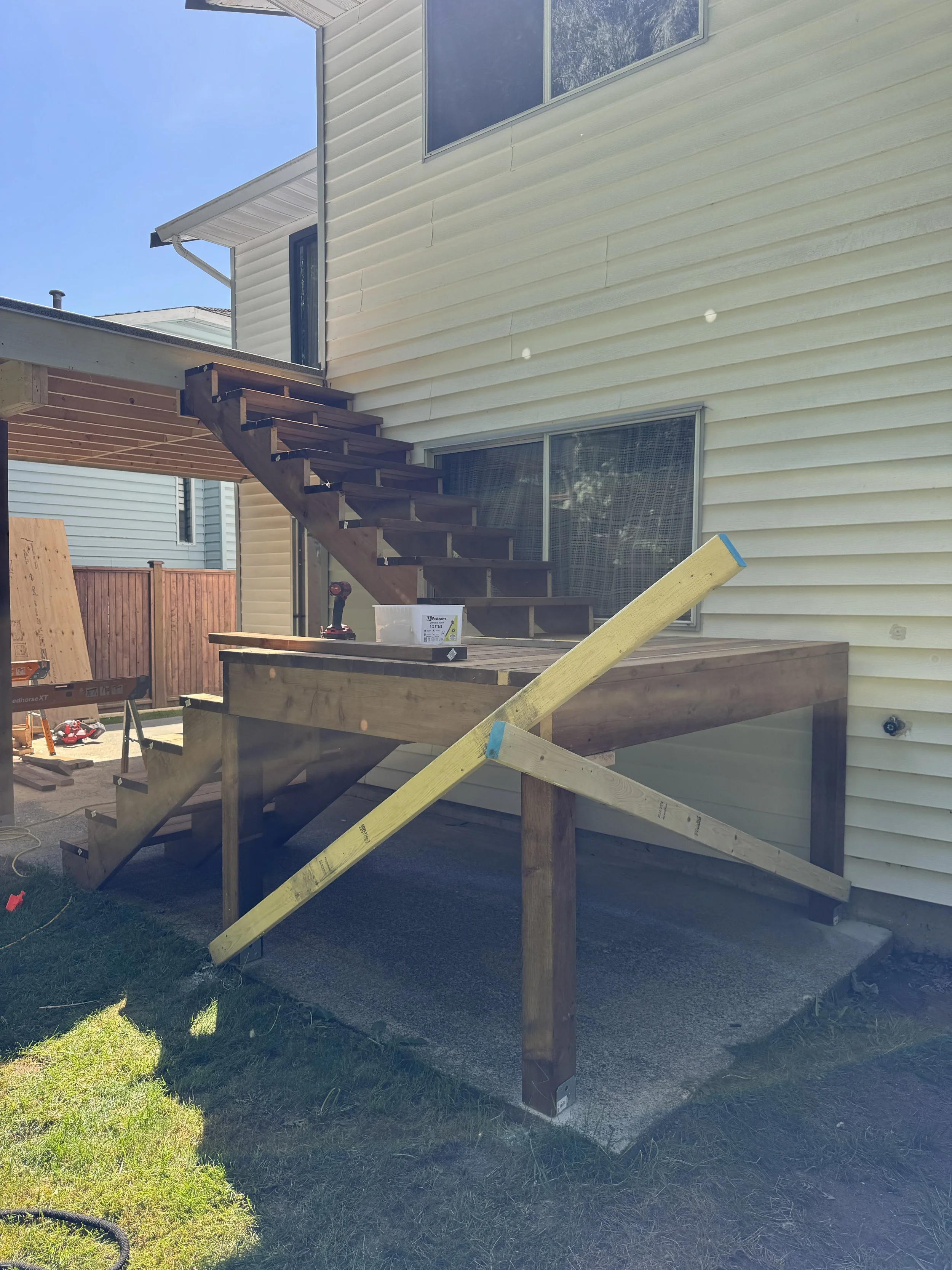 Maple-ridge-vinyl deck-3.jpg