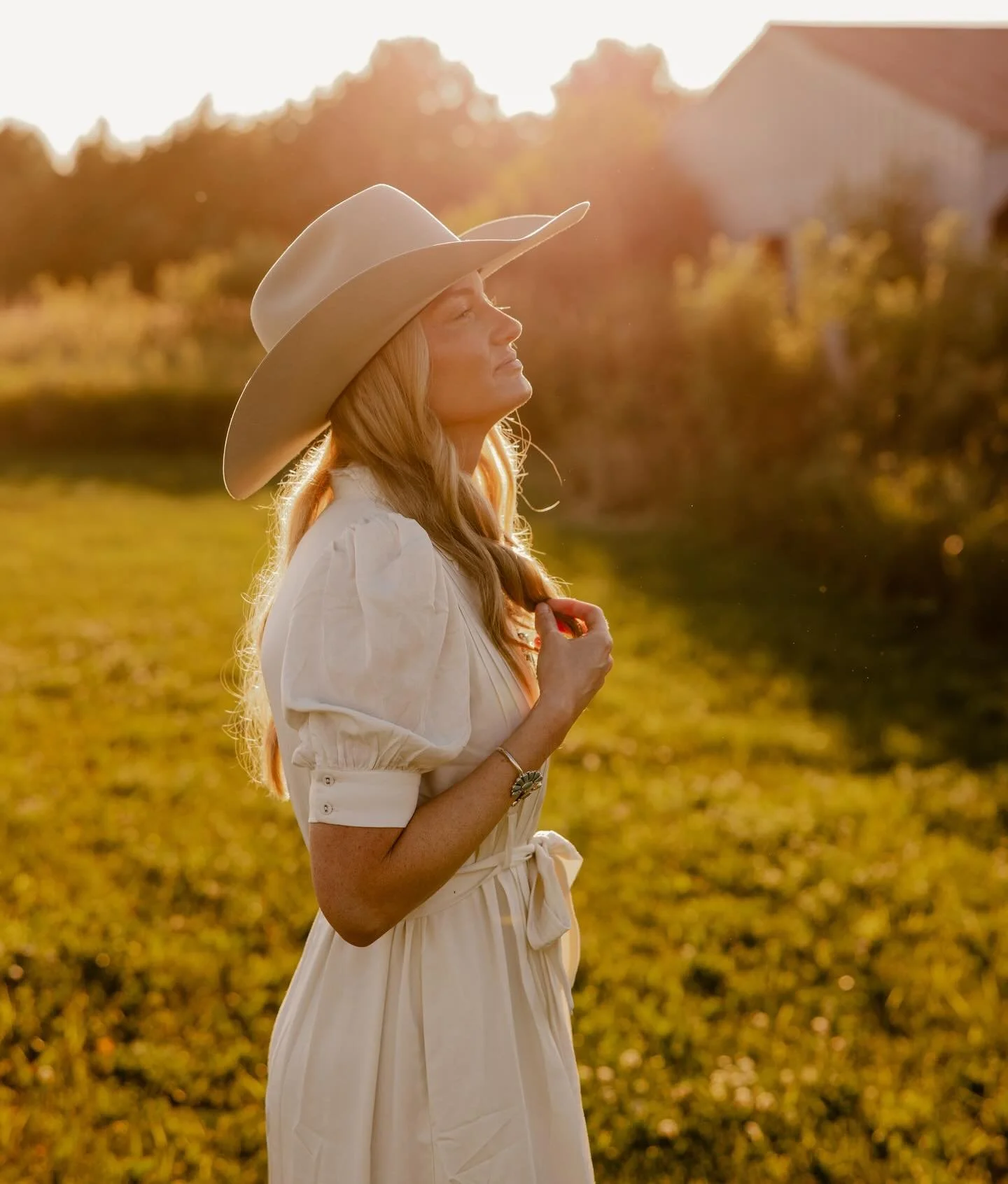 Been a minute since I&rsquo;ve posted my own face on here - hi!!! Lots of 2027 inquiries lately so wanted to pop in and introduce myself!

I&rsquo;m obsessed with weddings + love! I love getting to play a role in making my couples days go smoothly an